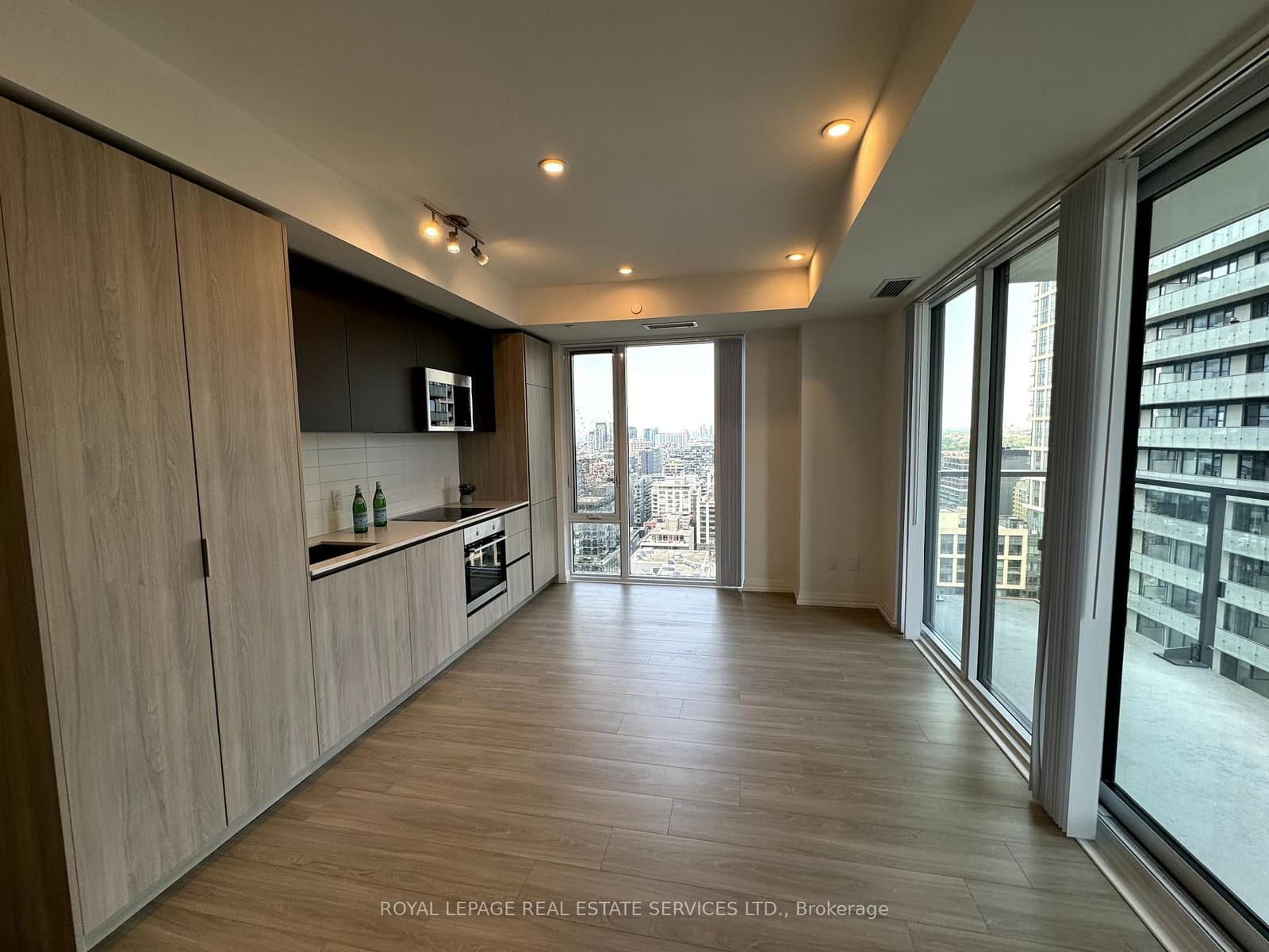 28 Widmer Street, Unit 2725