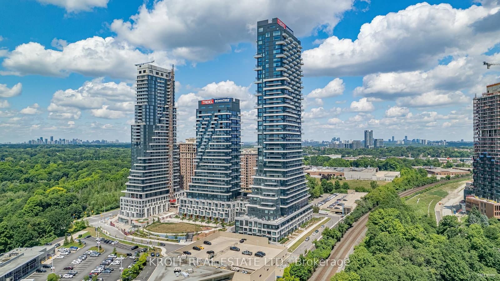 30 Inn On The Park Drive, Unit 1410