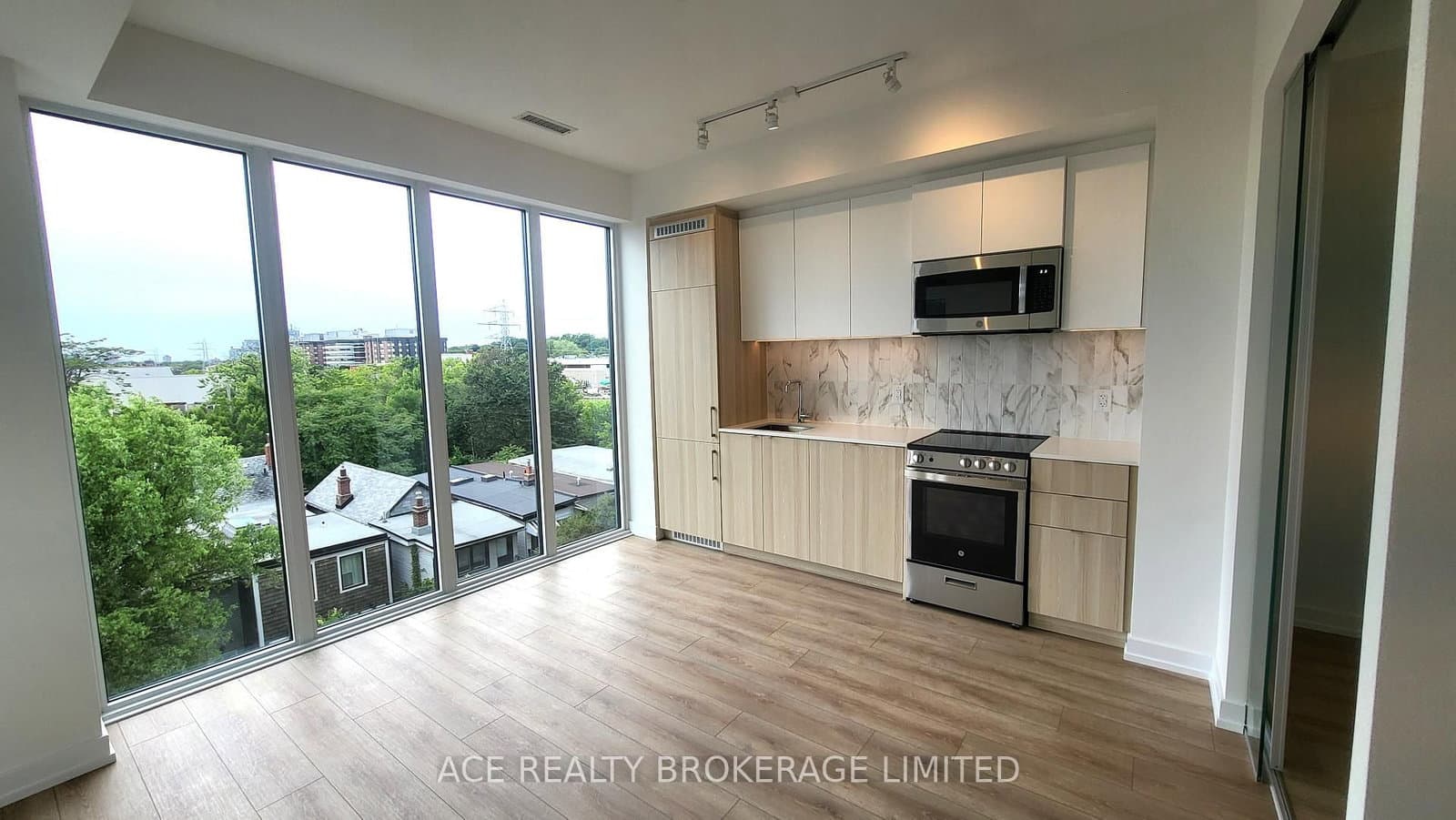 500 Dupont Street, Unit 405