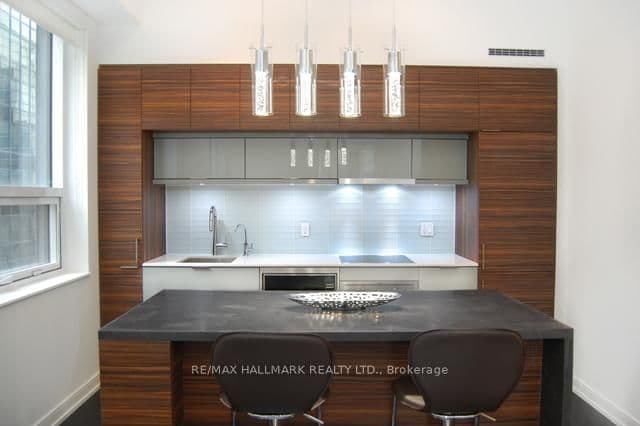 88 Scott Street, Unit 405