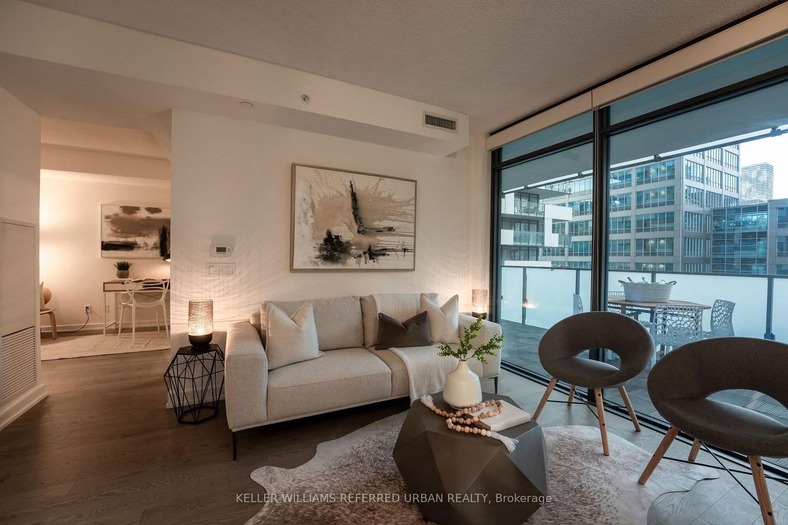 25 Richmond Street E, Unit 1110