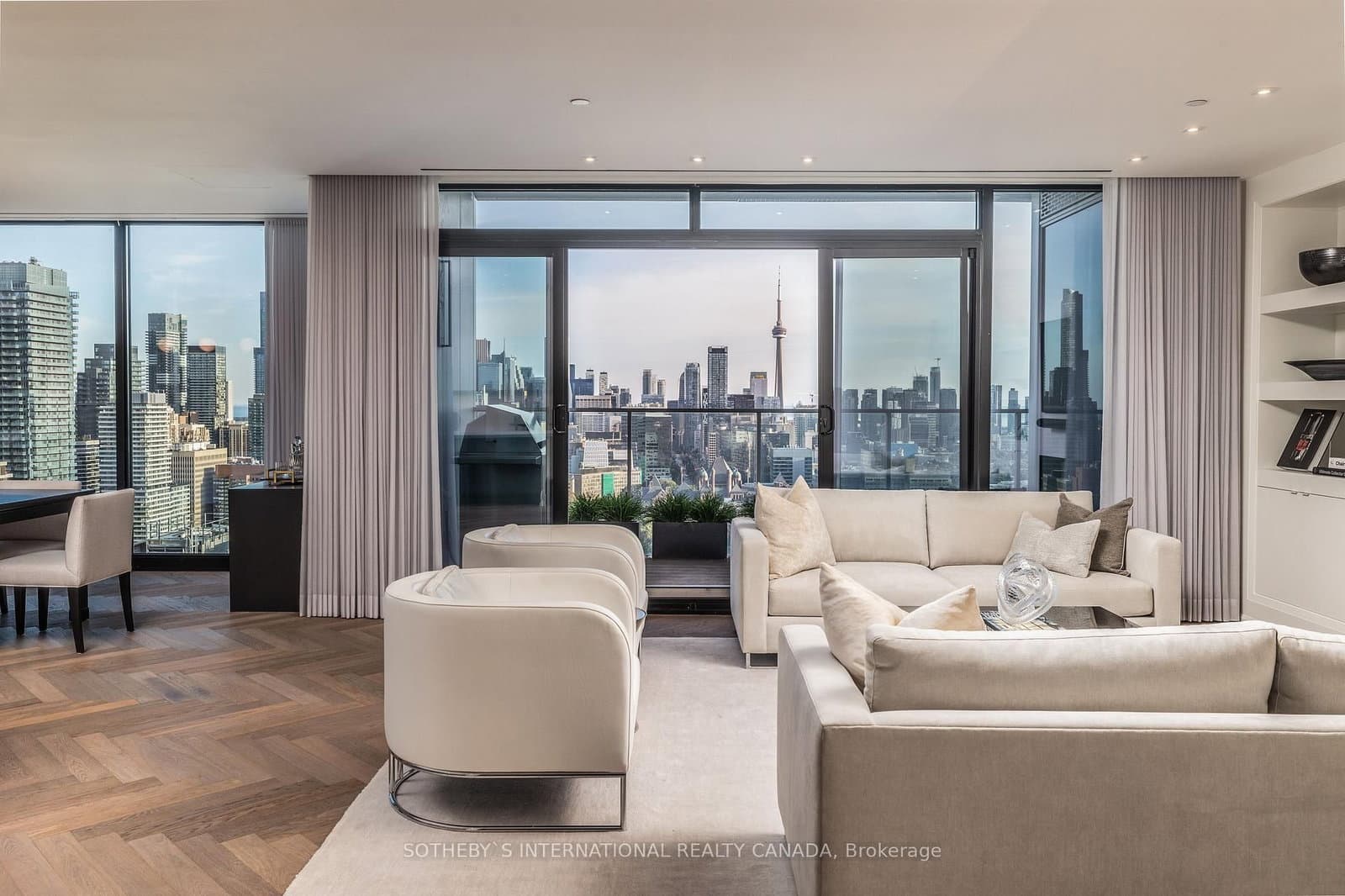 200 Cumberland Street, Unit 3402