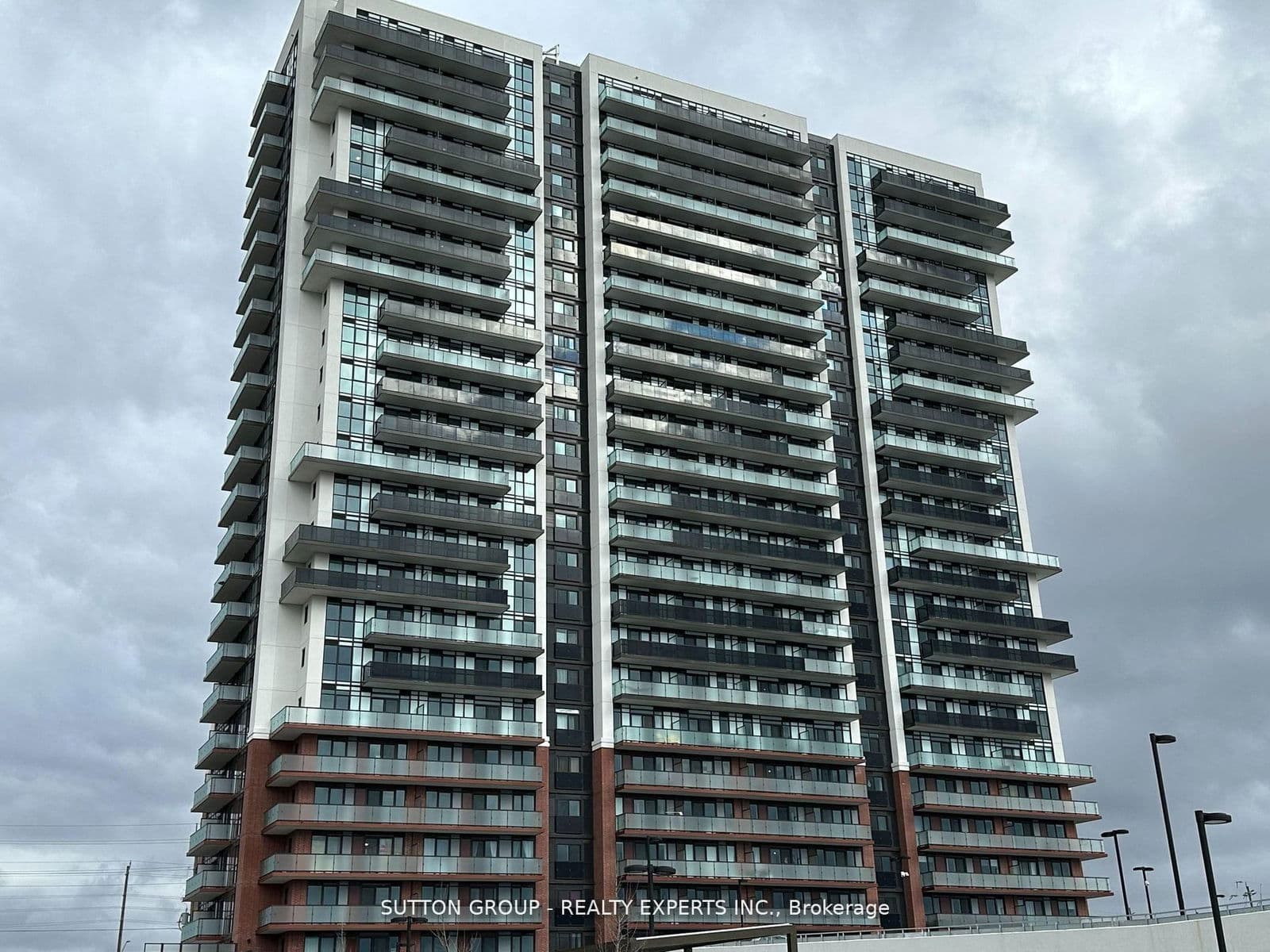 2550 Simcoe Street N, Unit 1815
