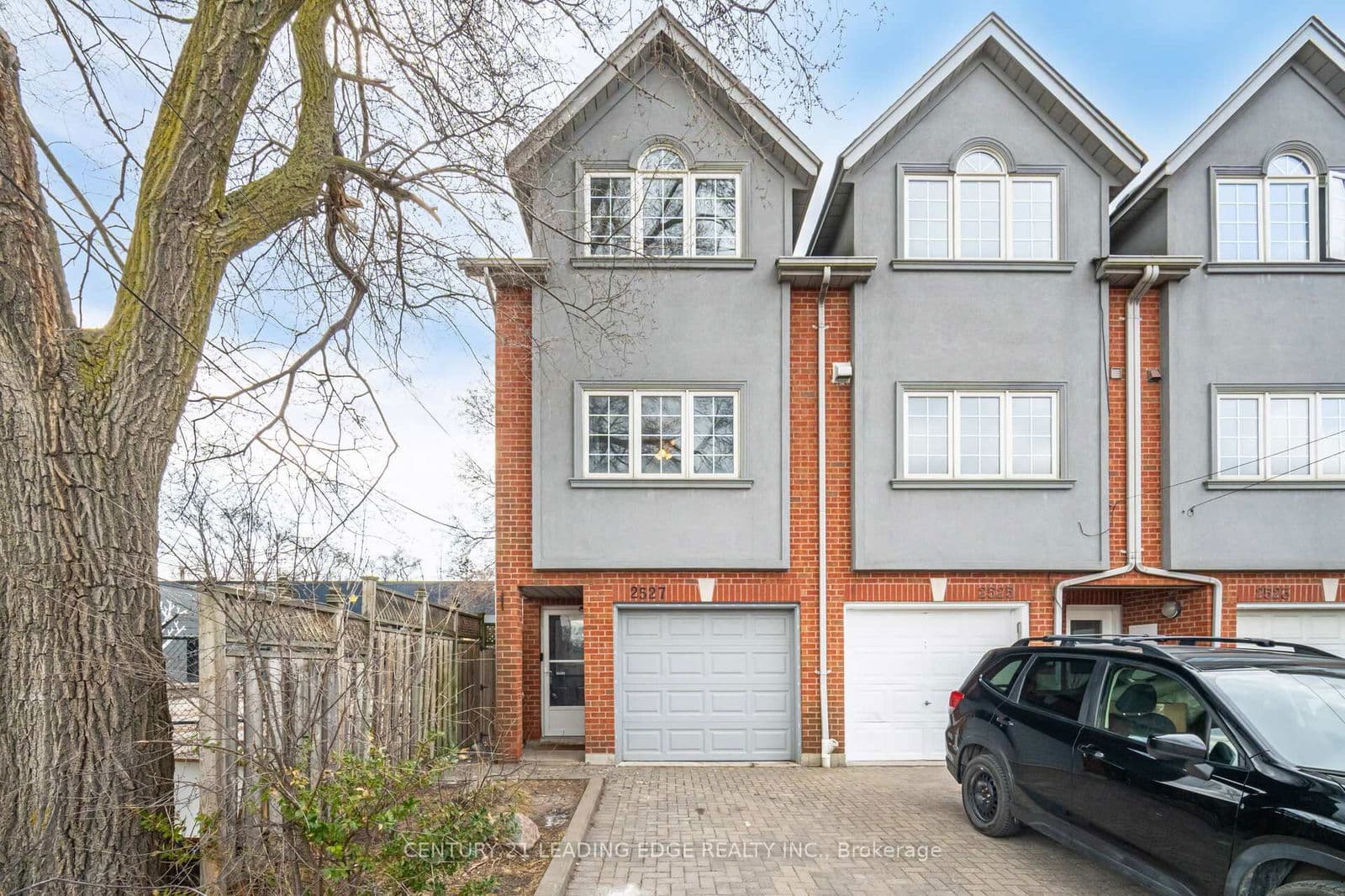 2527 Gerrard Street E