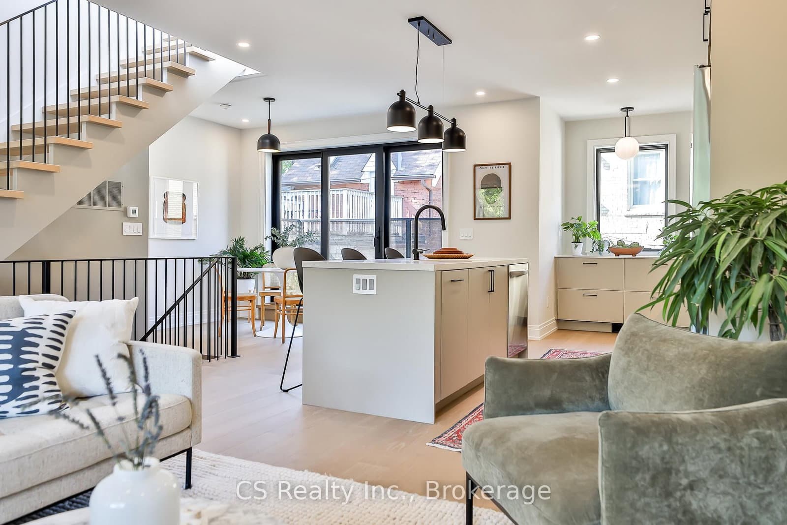 2133 Gerrard Street E, Unit R