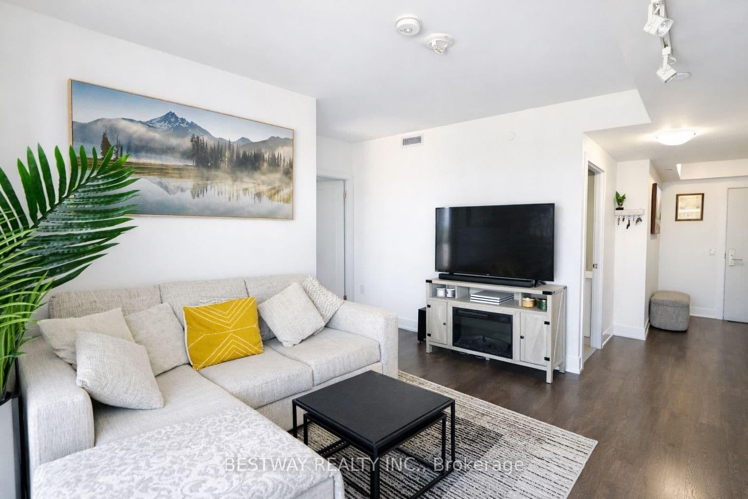 #607 - 2550 Simcoe Street N