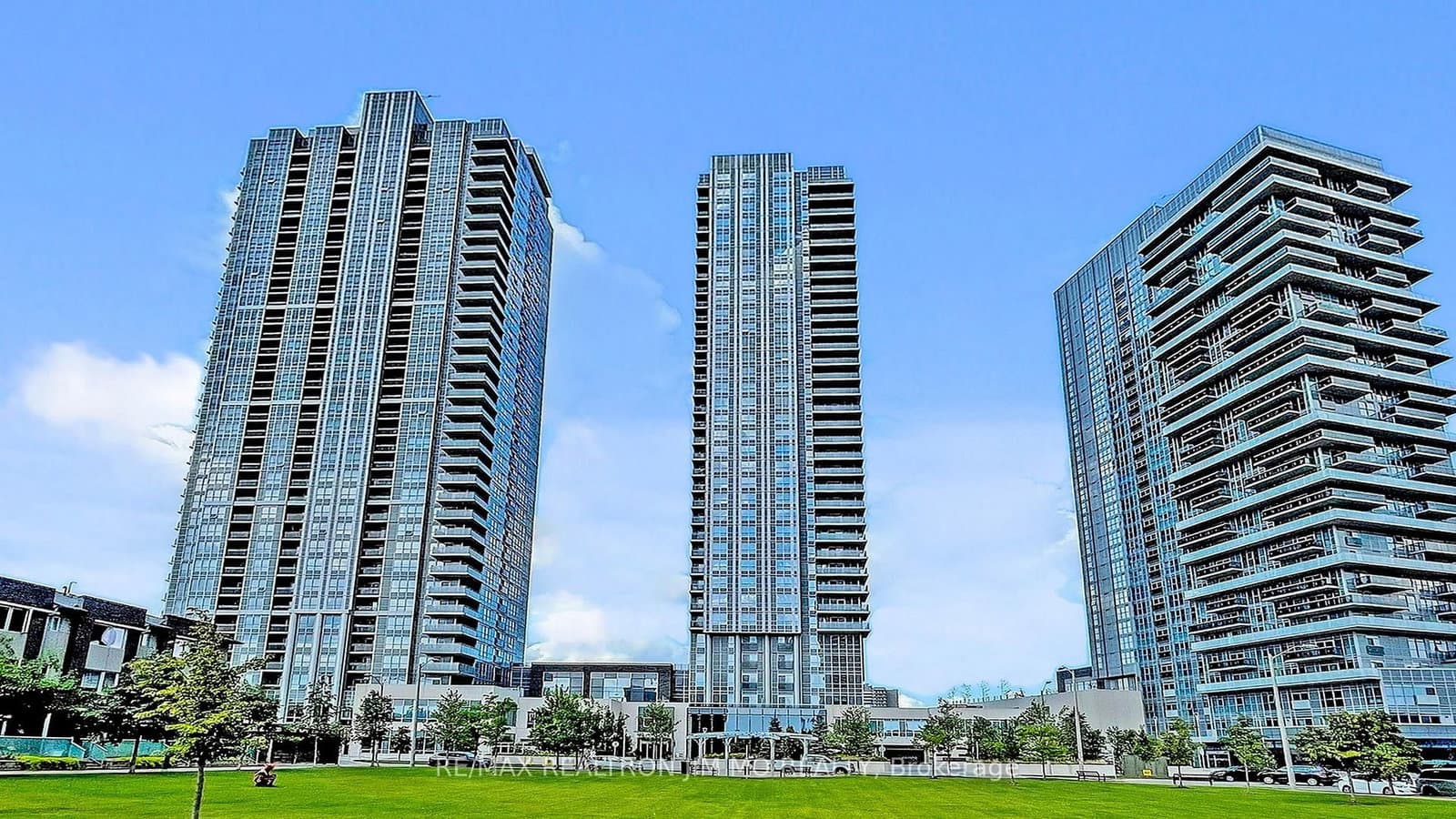 #808 - 255 Village Green Square