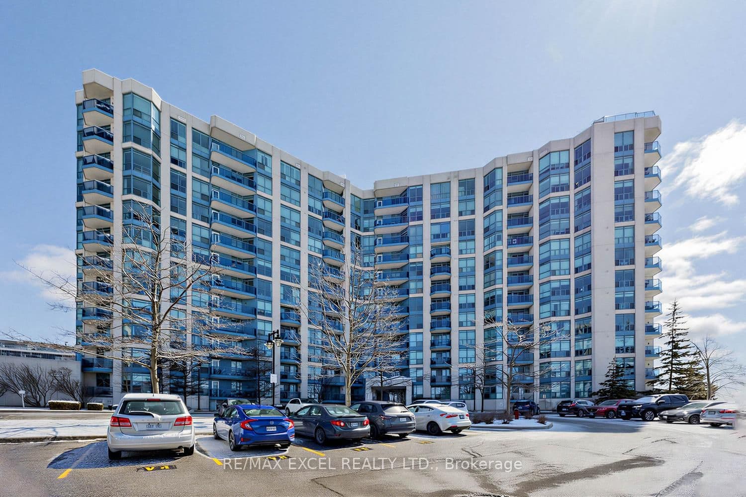 #916 - 340 Watson Street W