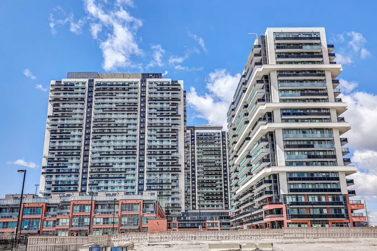 #917 - 2545 Simcoe Street N