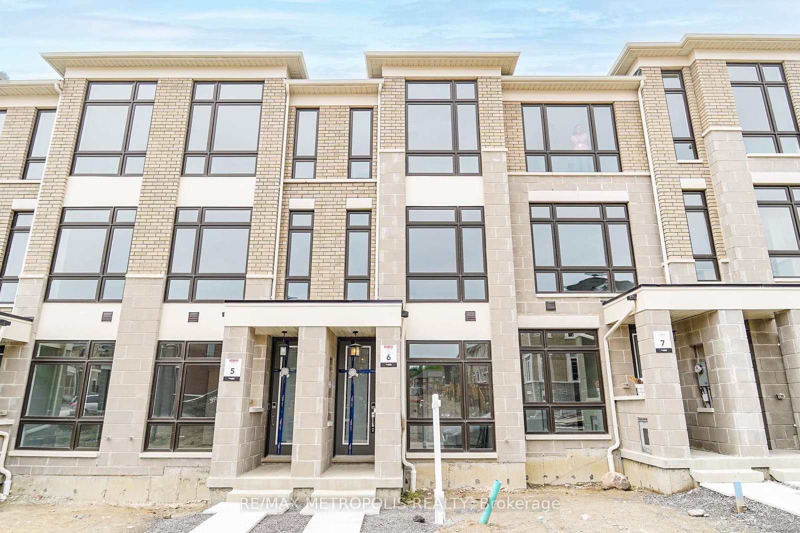 945 CROWSNEST HOLLOW Drive