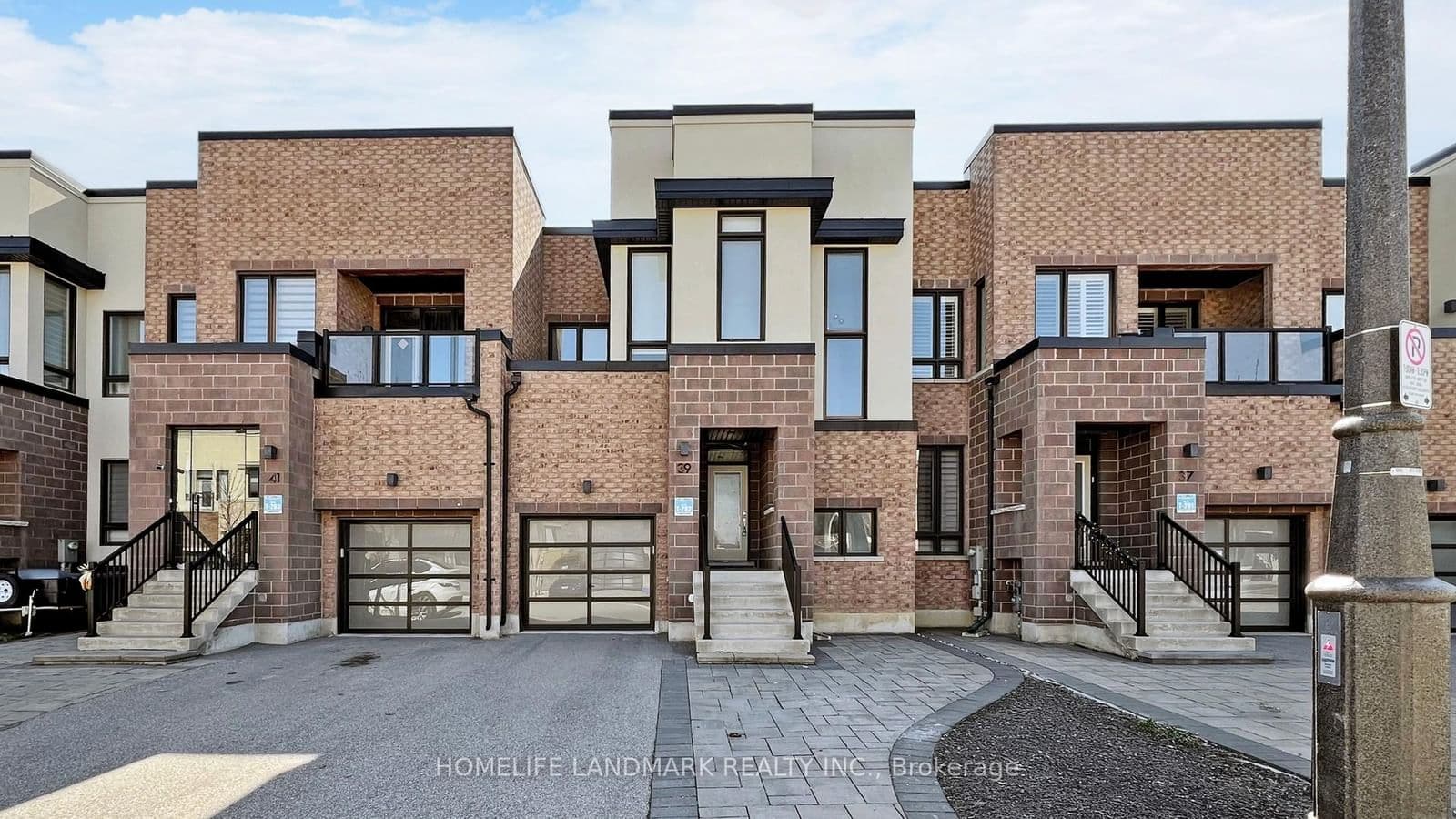 39 Helliwell Crescent