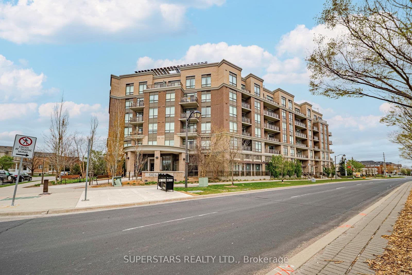 540 Bur Oak Avenue, Unit 223