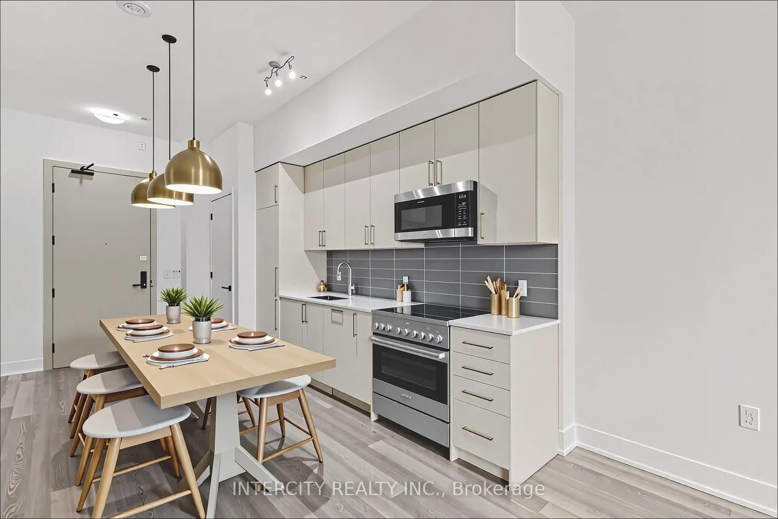 2075 King Road, Unit 120