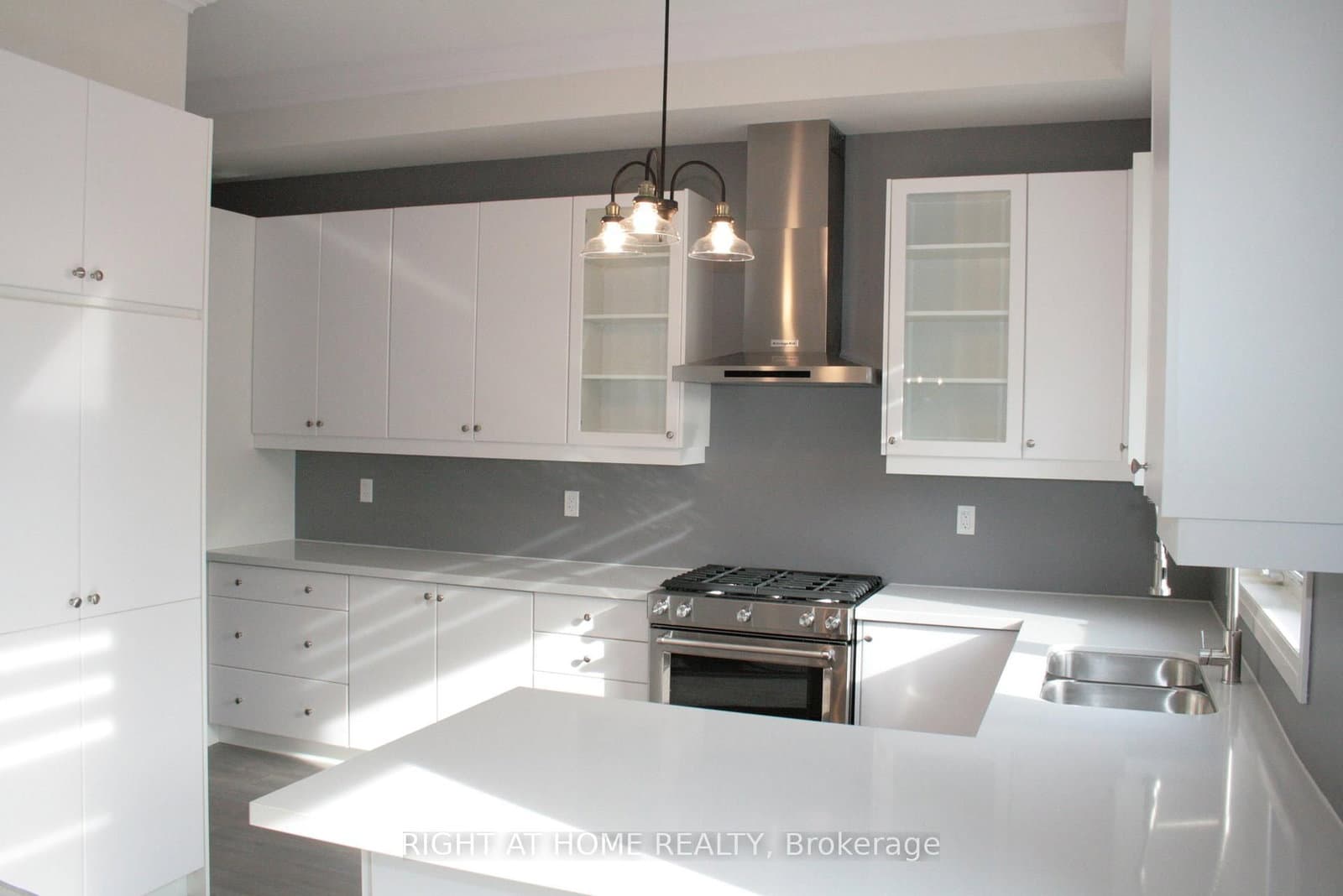 206 Arianna Crescent