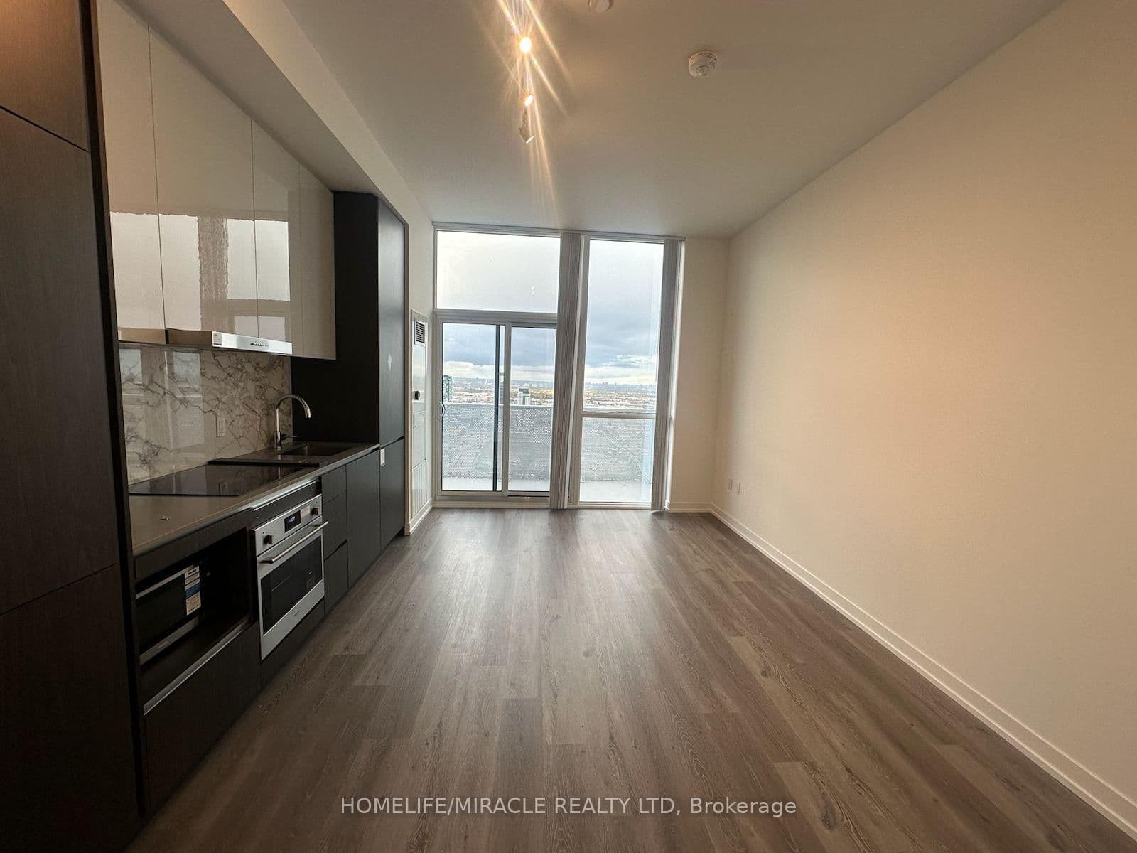 28 Interchange Way, Unit PH105