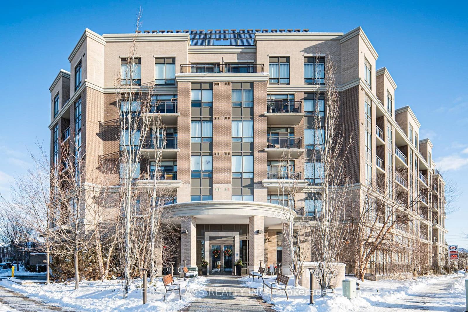 540 Bur Oak Avenue, Unit 528