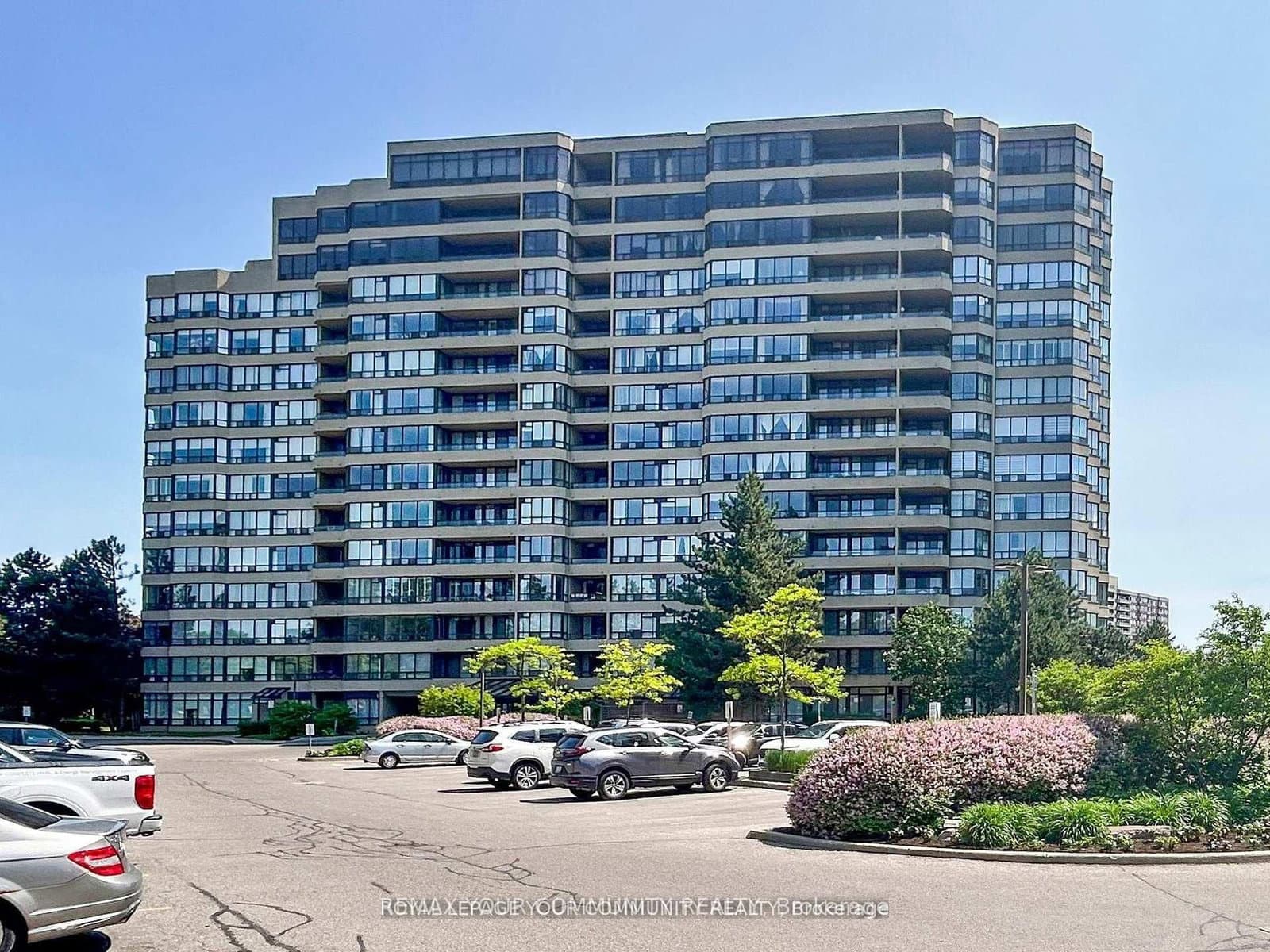#324 - 32 Clarissa Drive