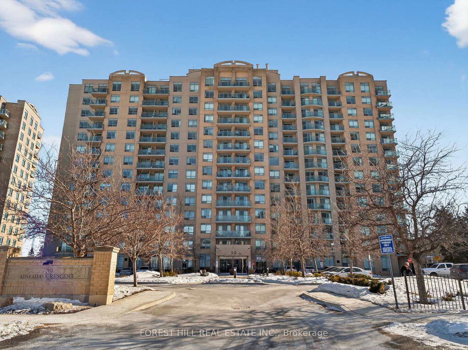 #409 - 39 Oneida Crescent