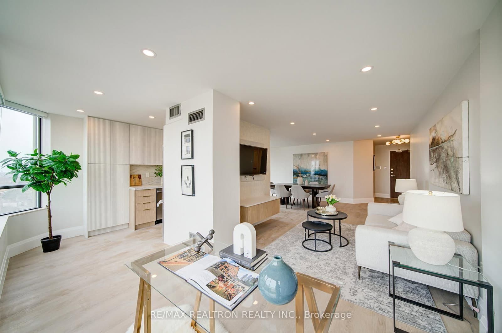 #1103 - 7420 Bathurst Street