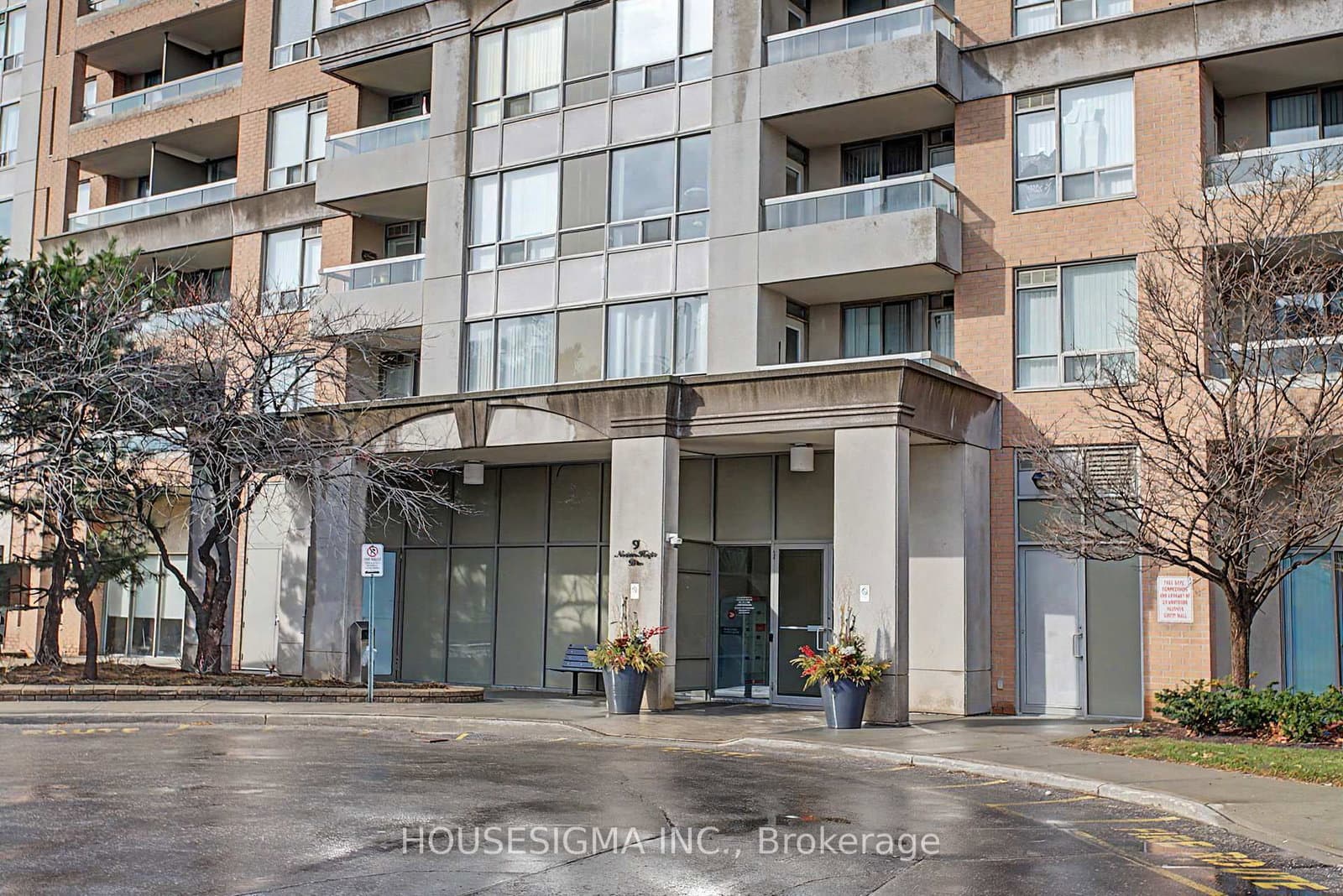 #711 - 9 Northern Heights Drive