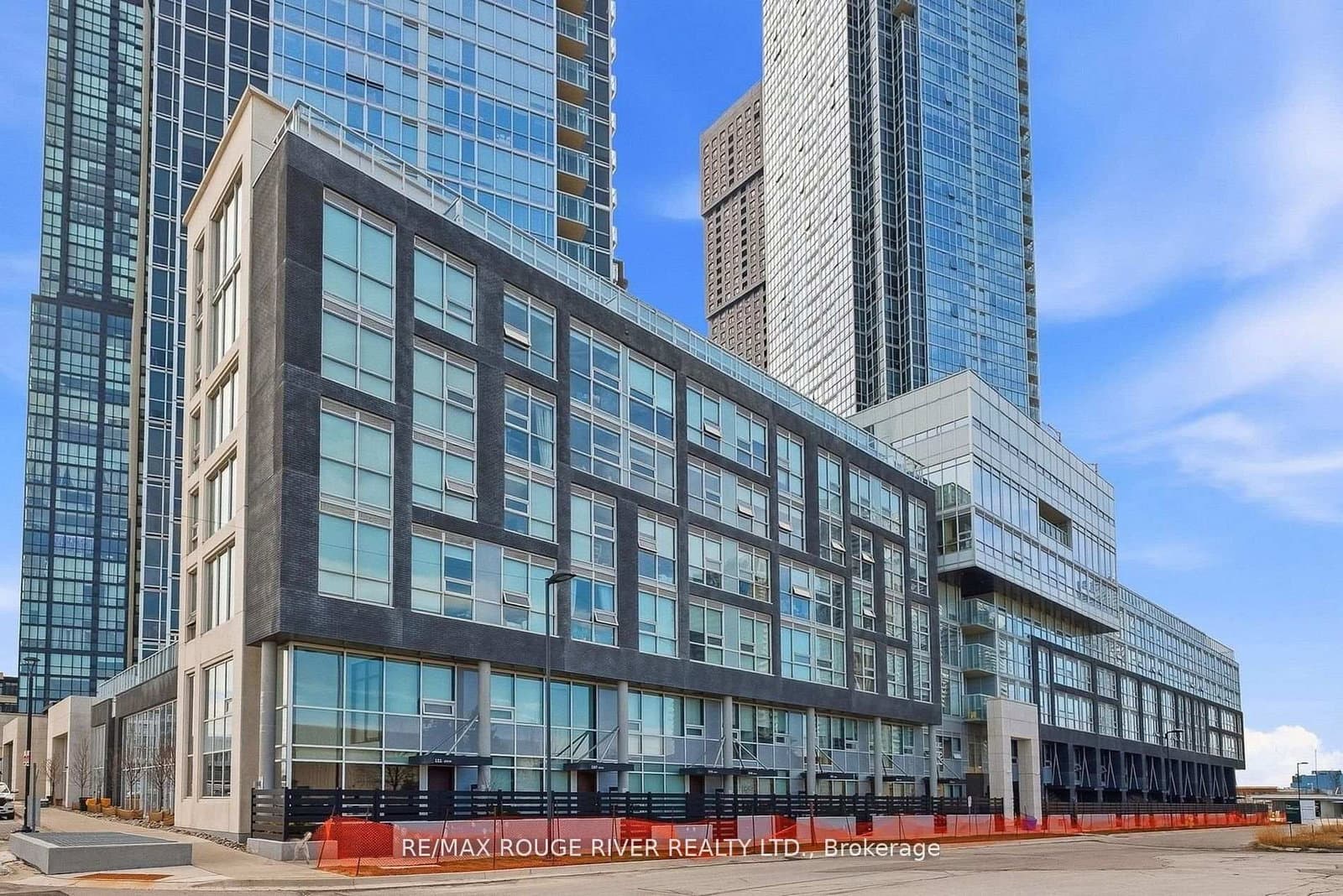 #Th 104 - 2908 Highway 7