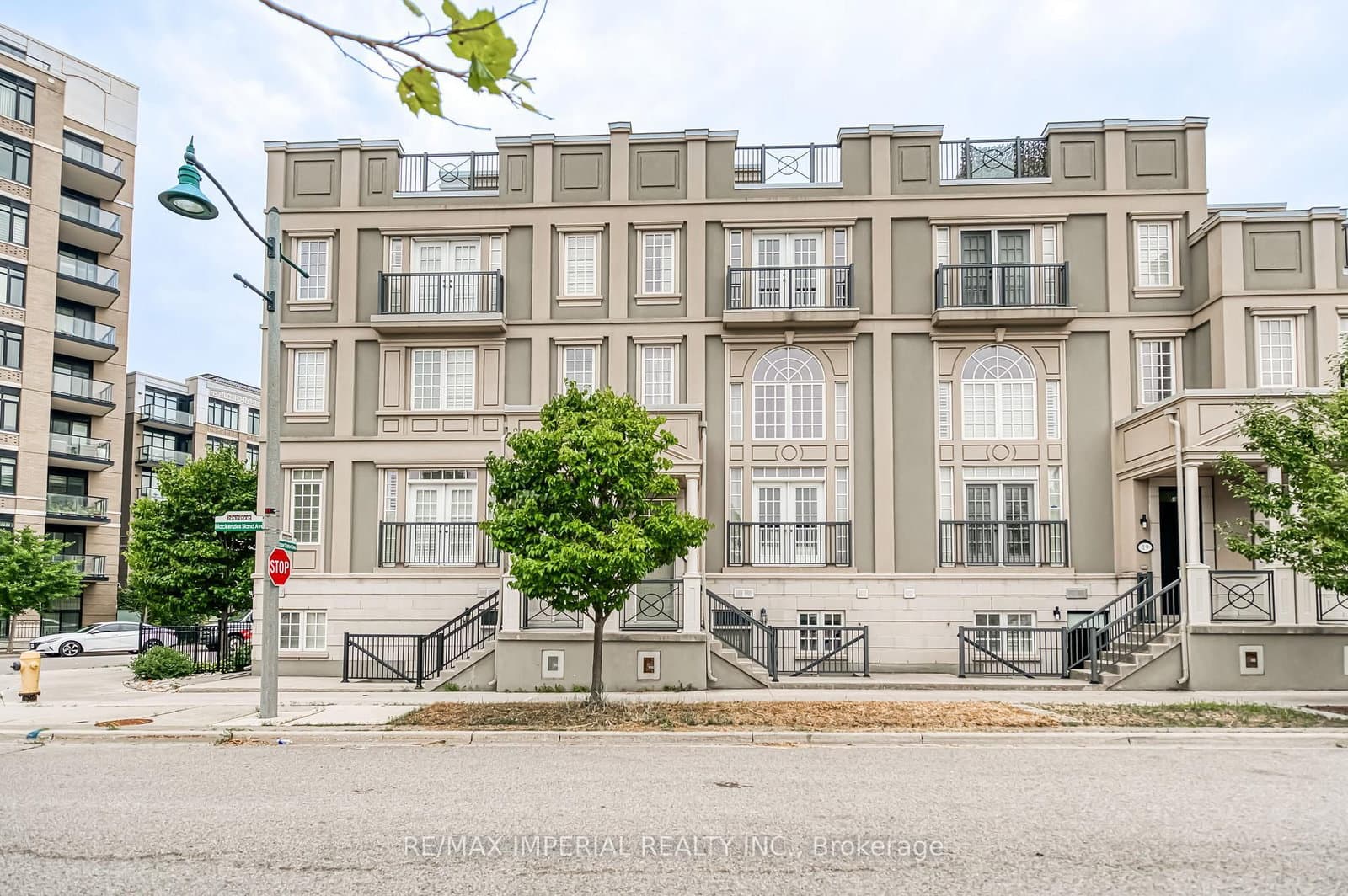 21 MACKENZIE'S STAND Avenue