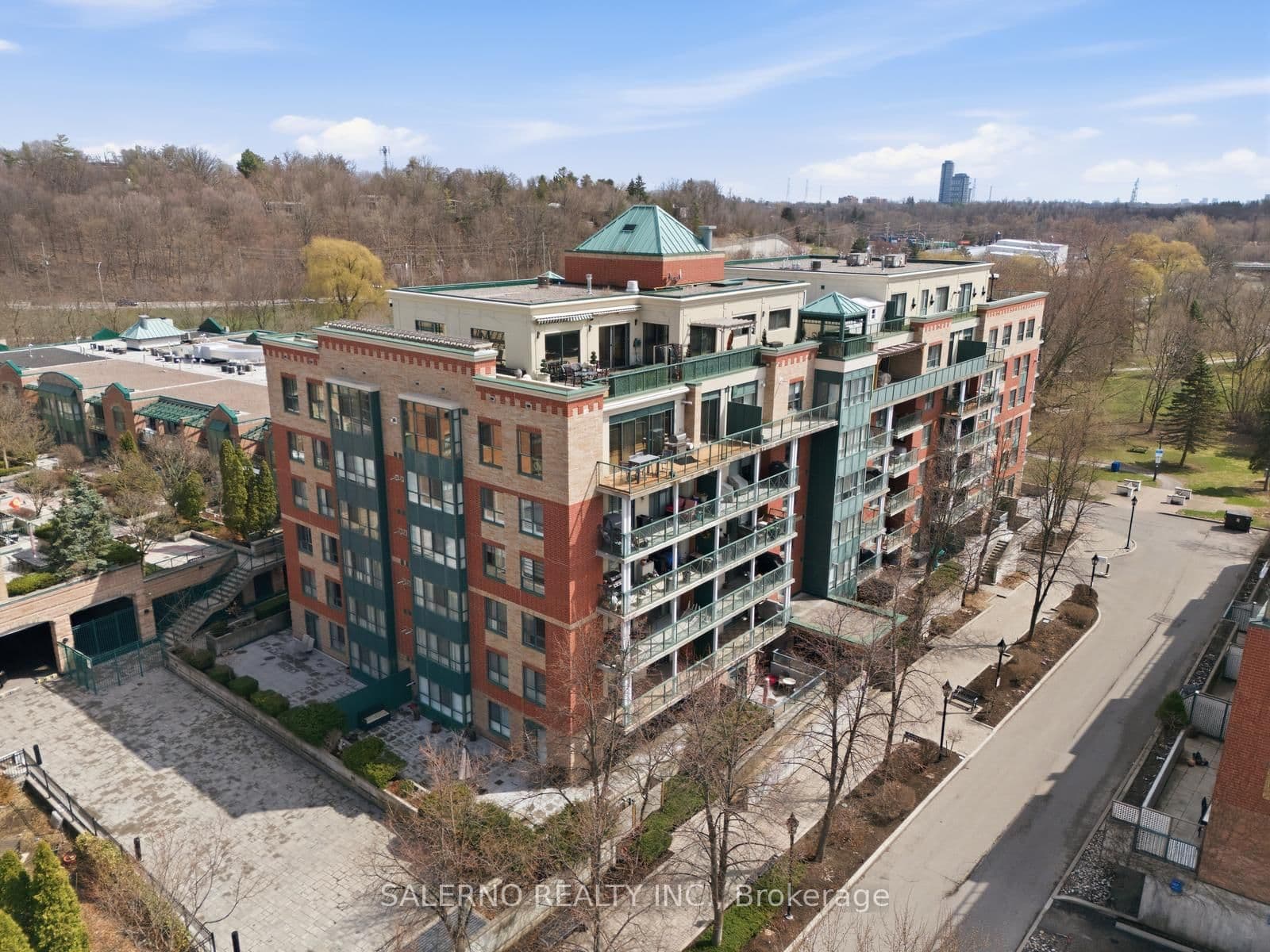 #312 - 141 Woodbridge Avenue