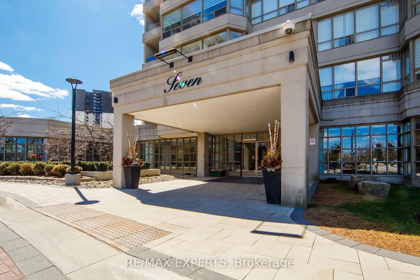 #1506 - 7 Townsgate Drive