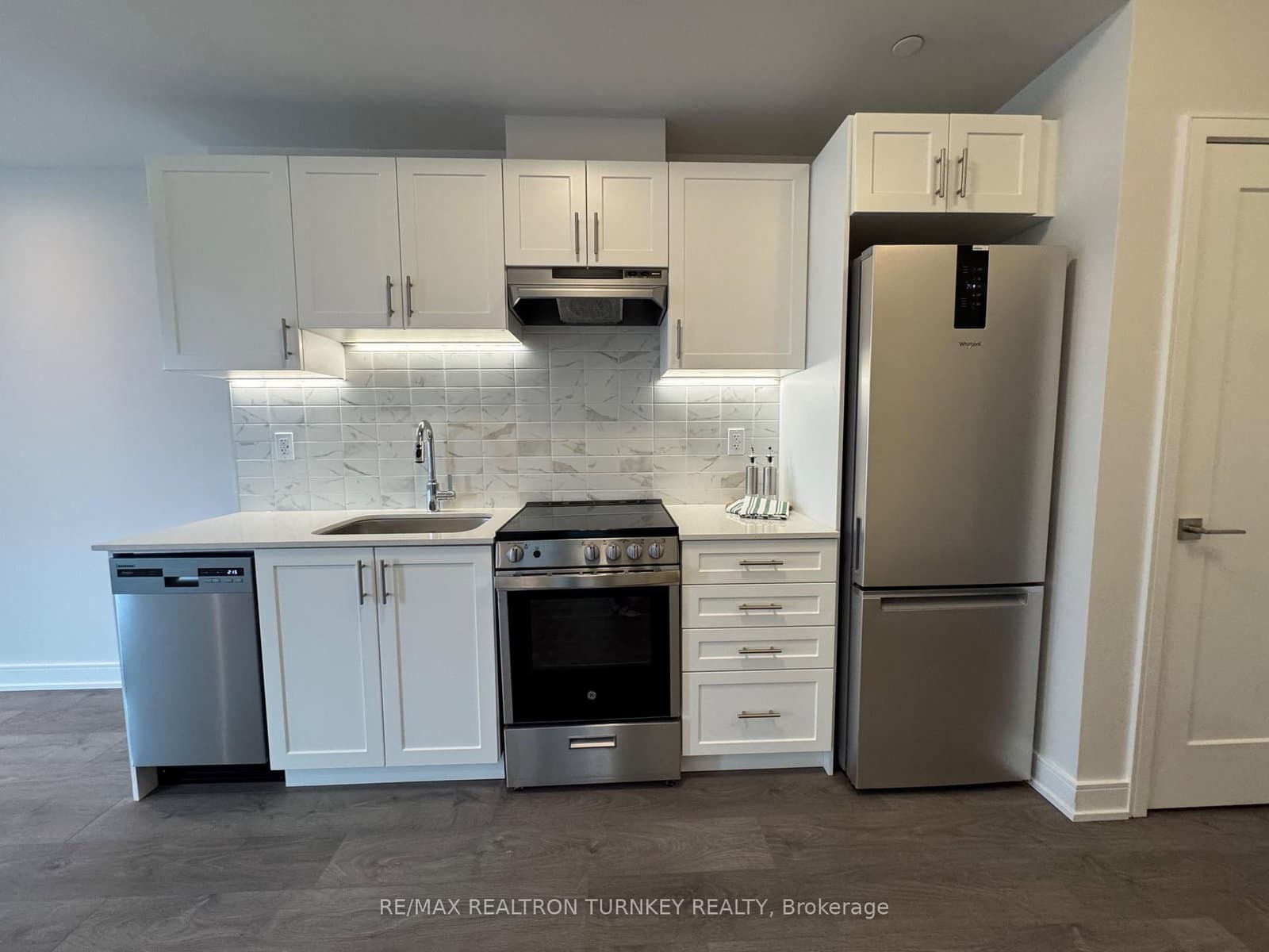 #905 - 715 Davis Drive