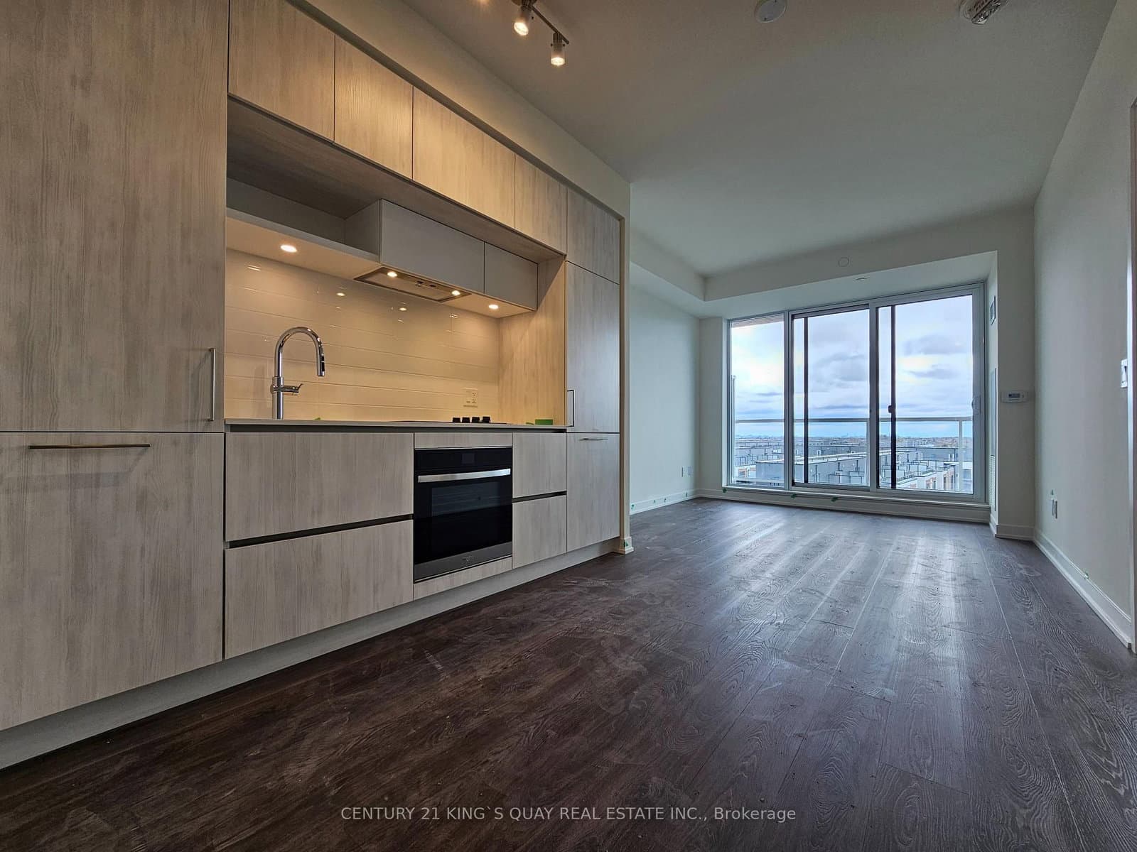 2 david eyer Road, Unit 631