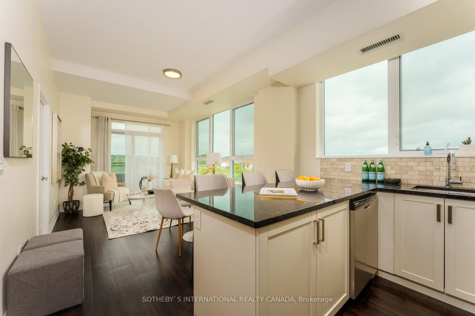 11611 Yonge Street, Unit 521