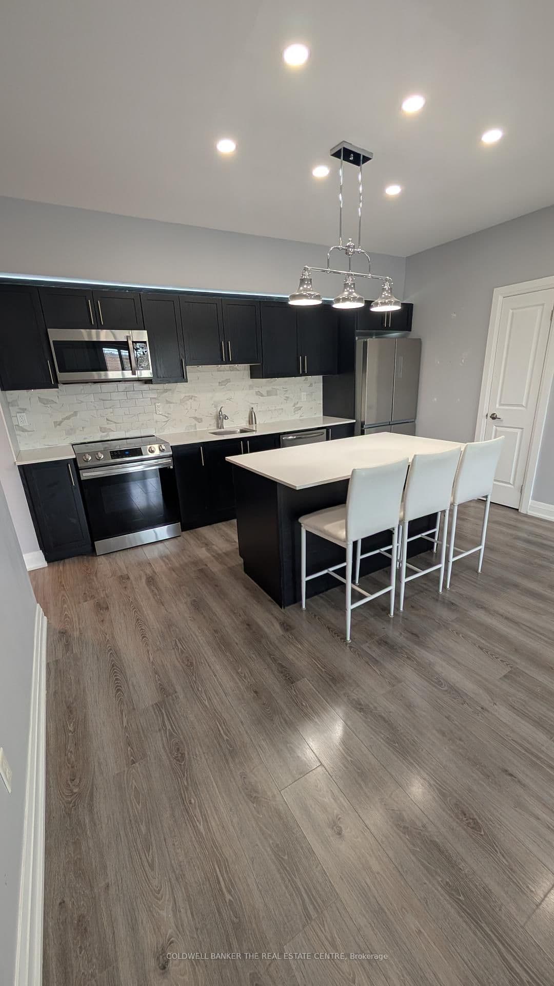 295 Cundles Road E, Unit 310