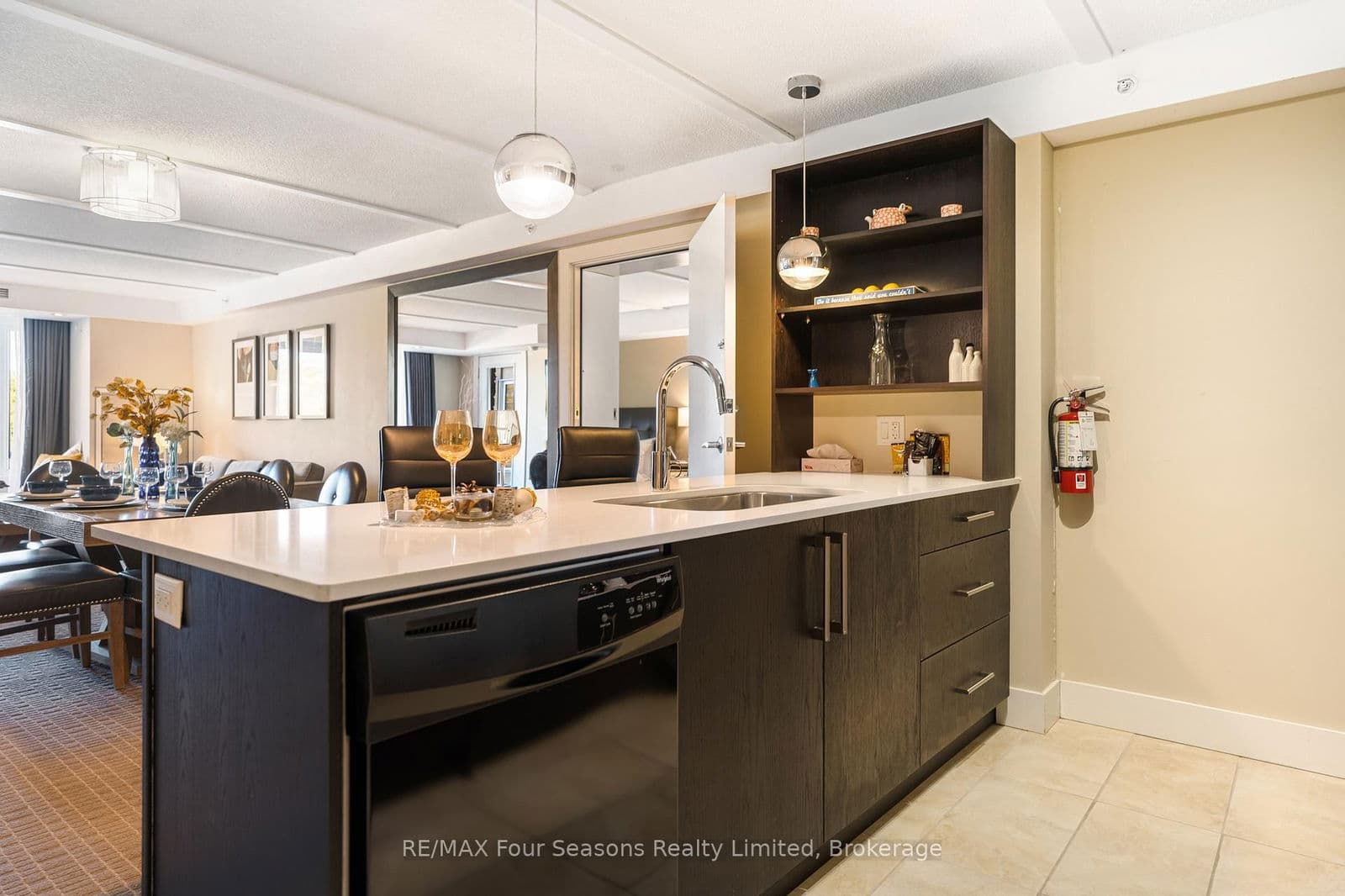 #6210/6212 - 9 Harbour Street E