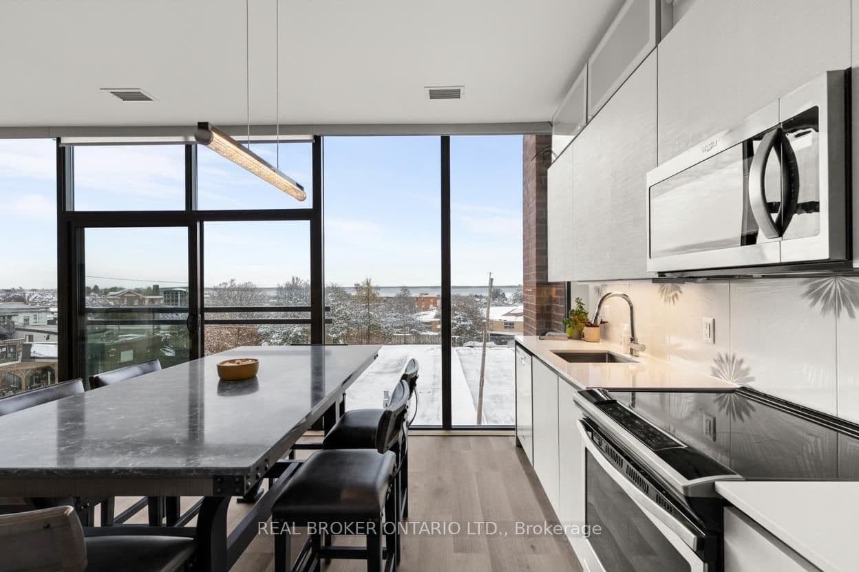 21 Matchedash Street S, Unit 321