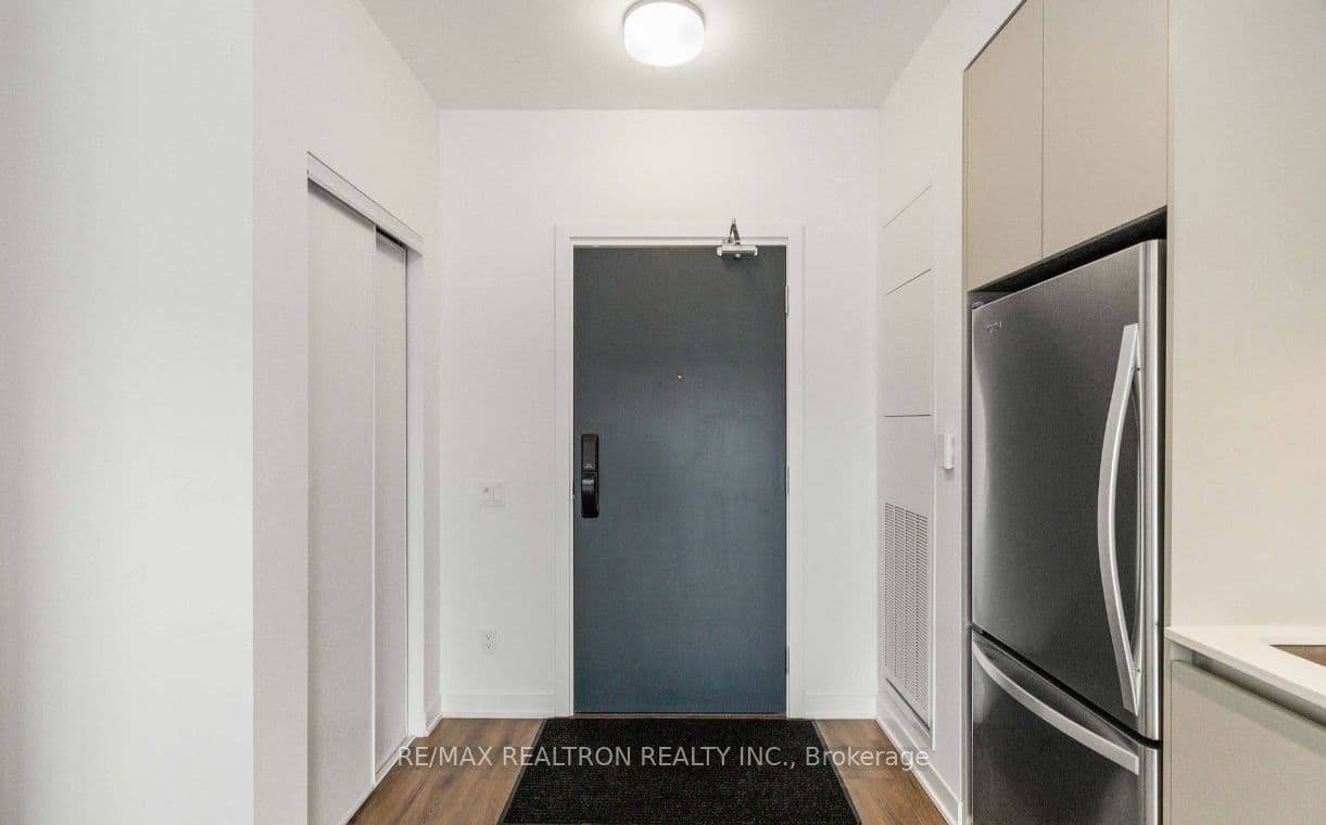 395 Dundas Street W, Unit 432