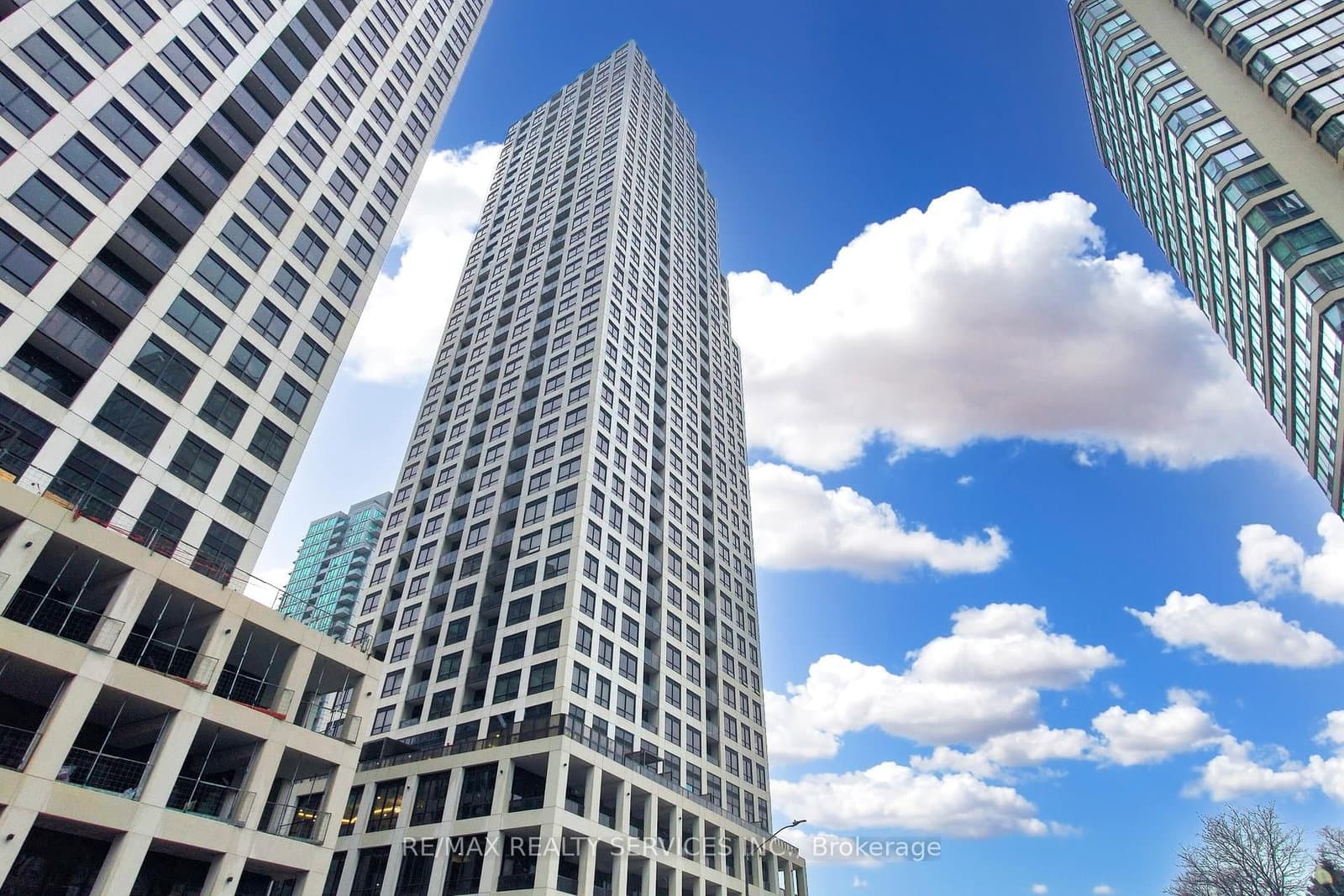 36 Elm Drive W, Unit 3406