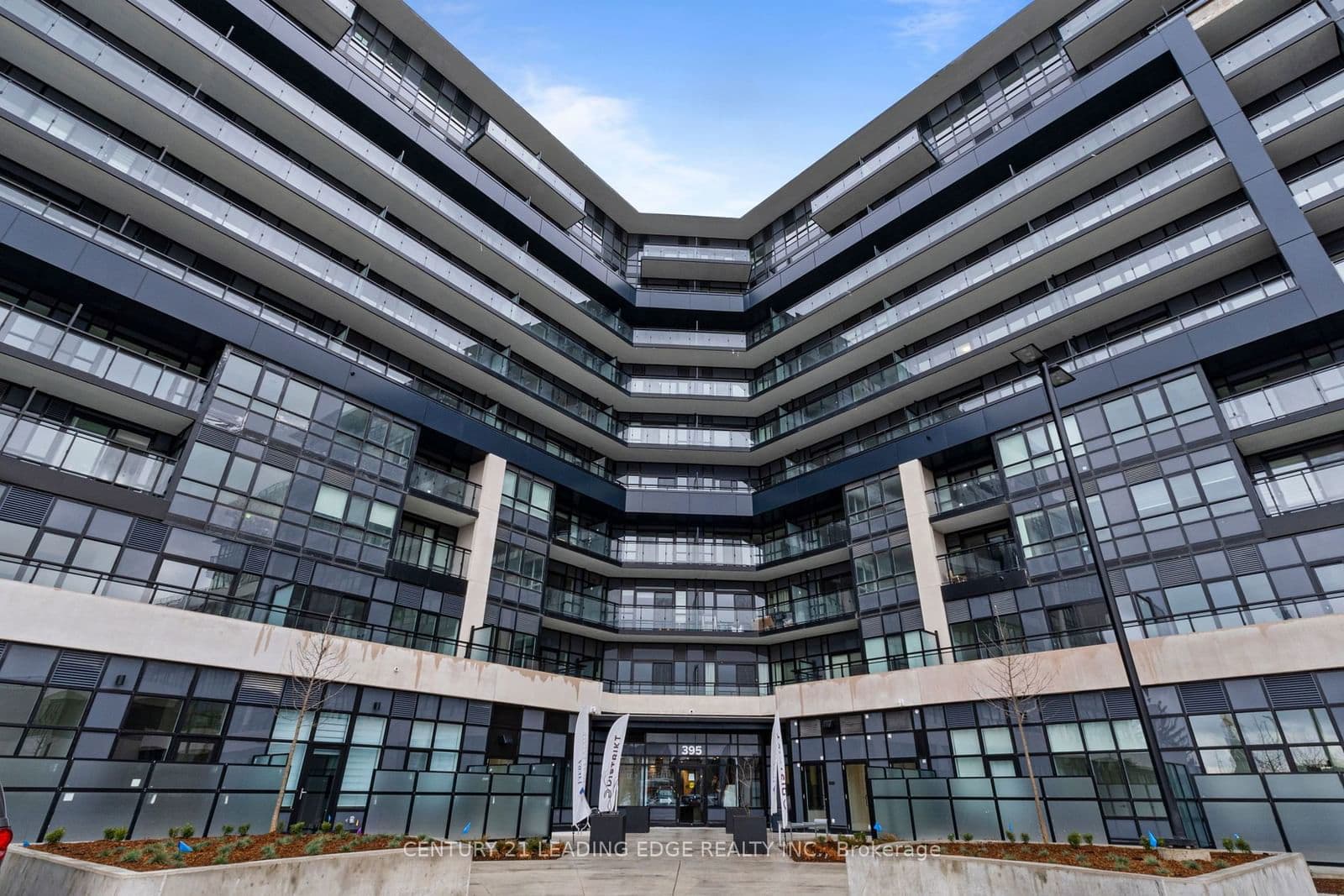 395 Dundas Street W, Unit 614