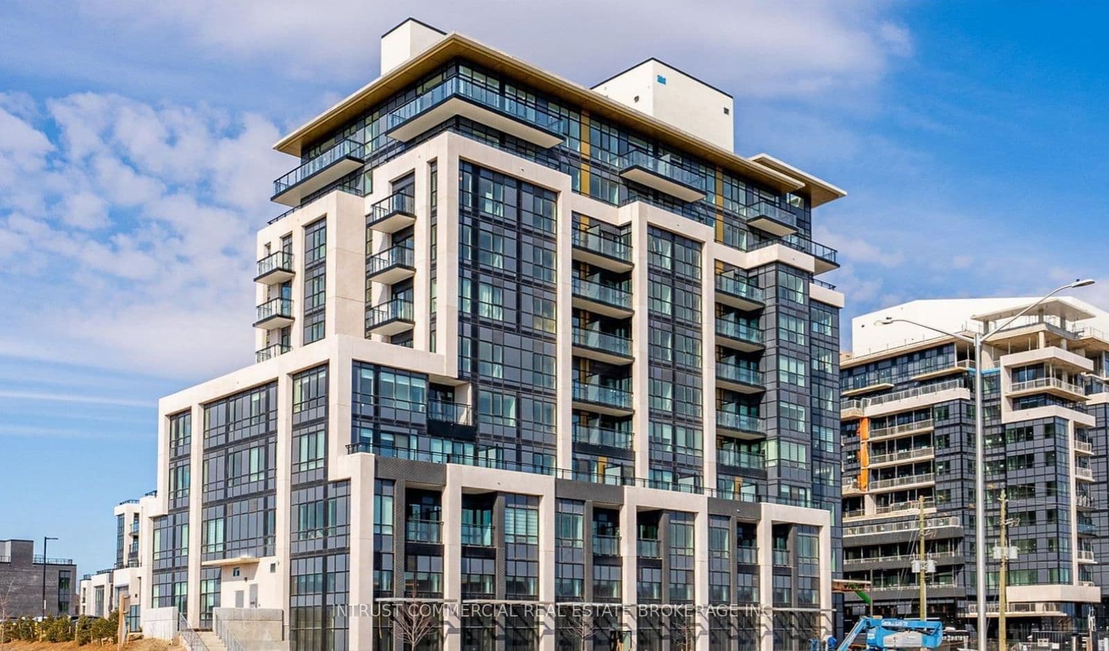 405 Dundas Street W, Unit 823