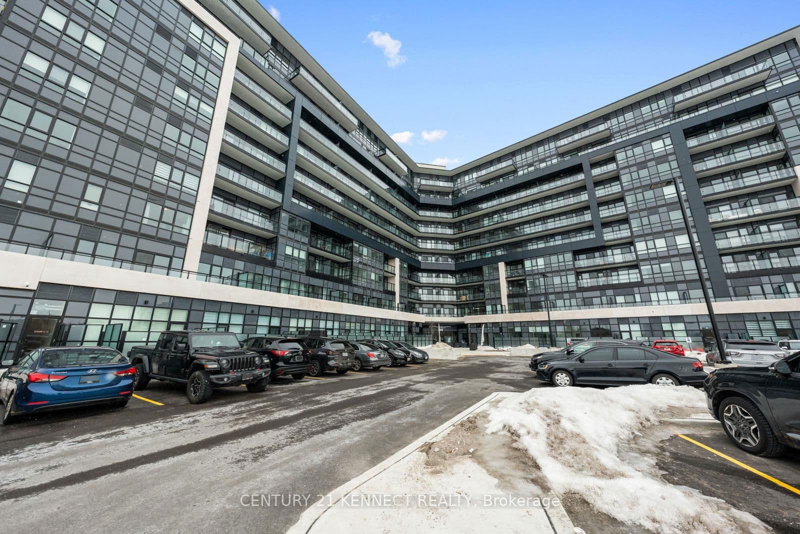 395 Dundas Street W, Unit 804