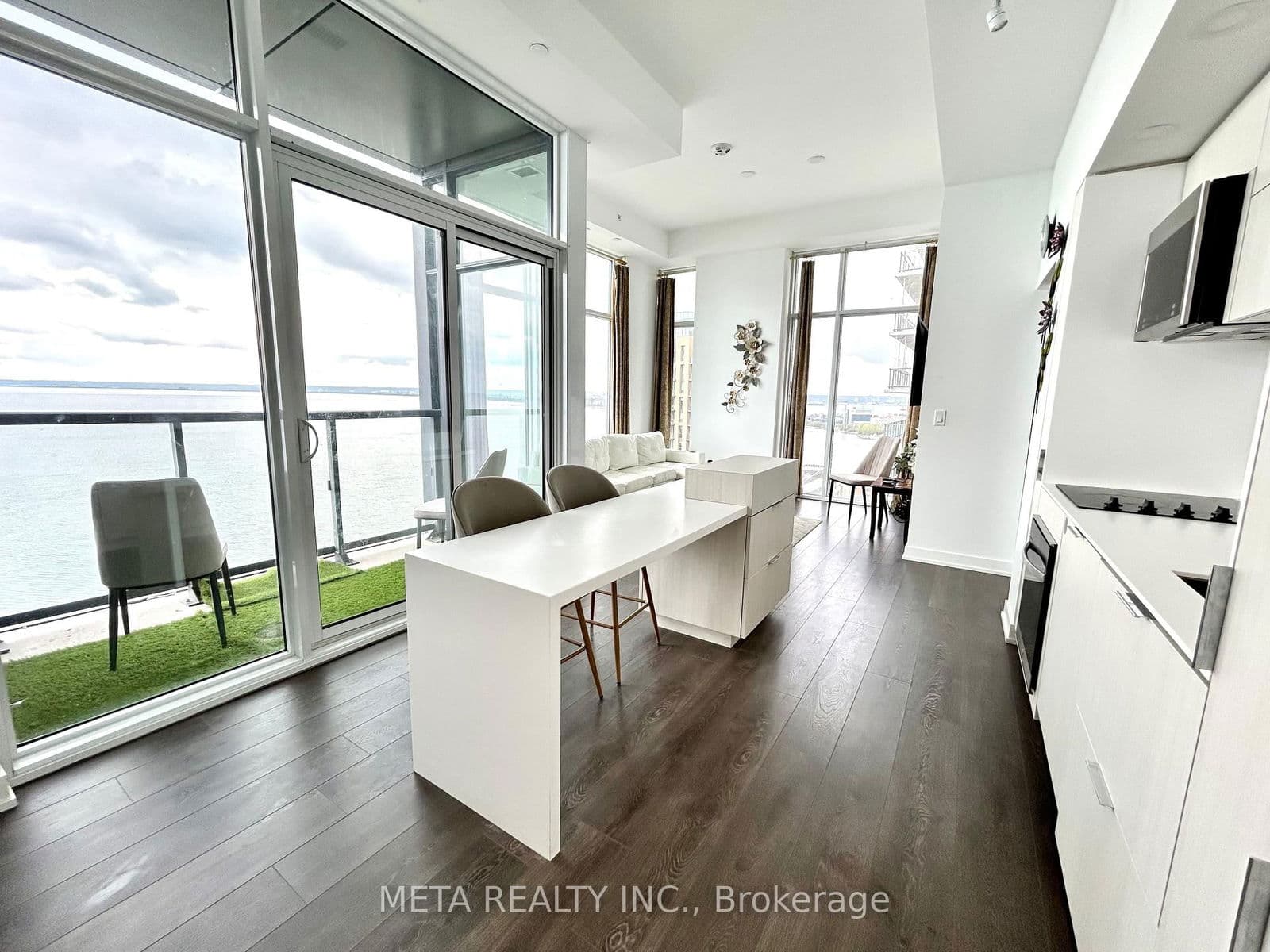 370 Martha Street, Unit 2004