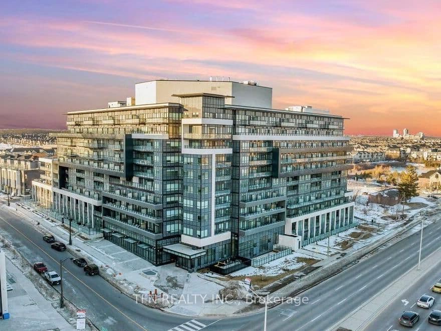 395 Dundas Street W, Unit 223