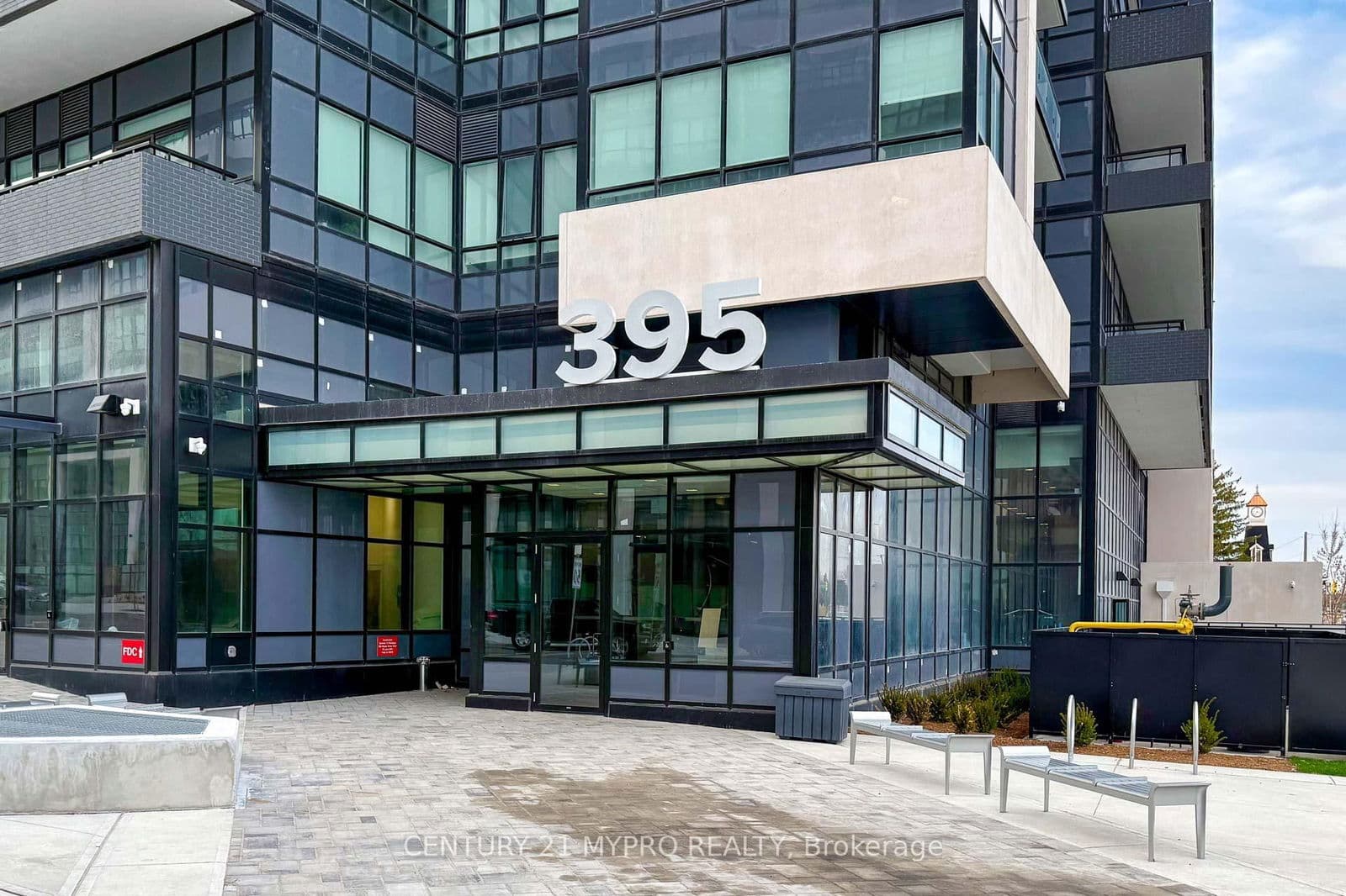 395 Dundas Street W, Unit PH02