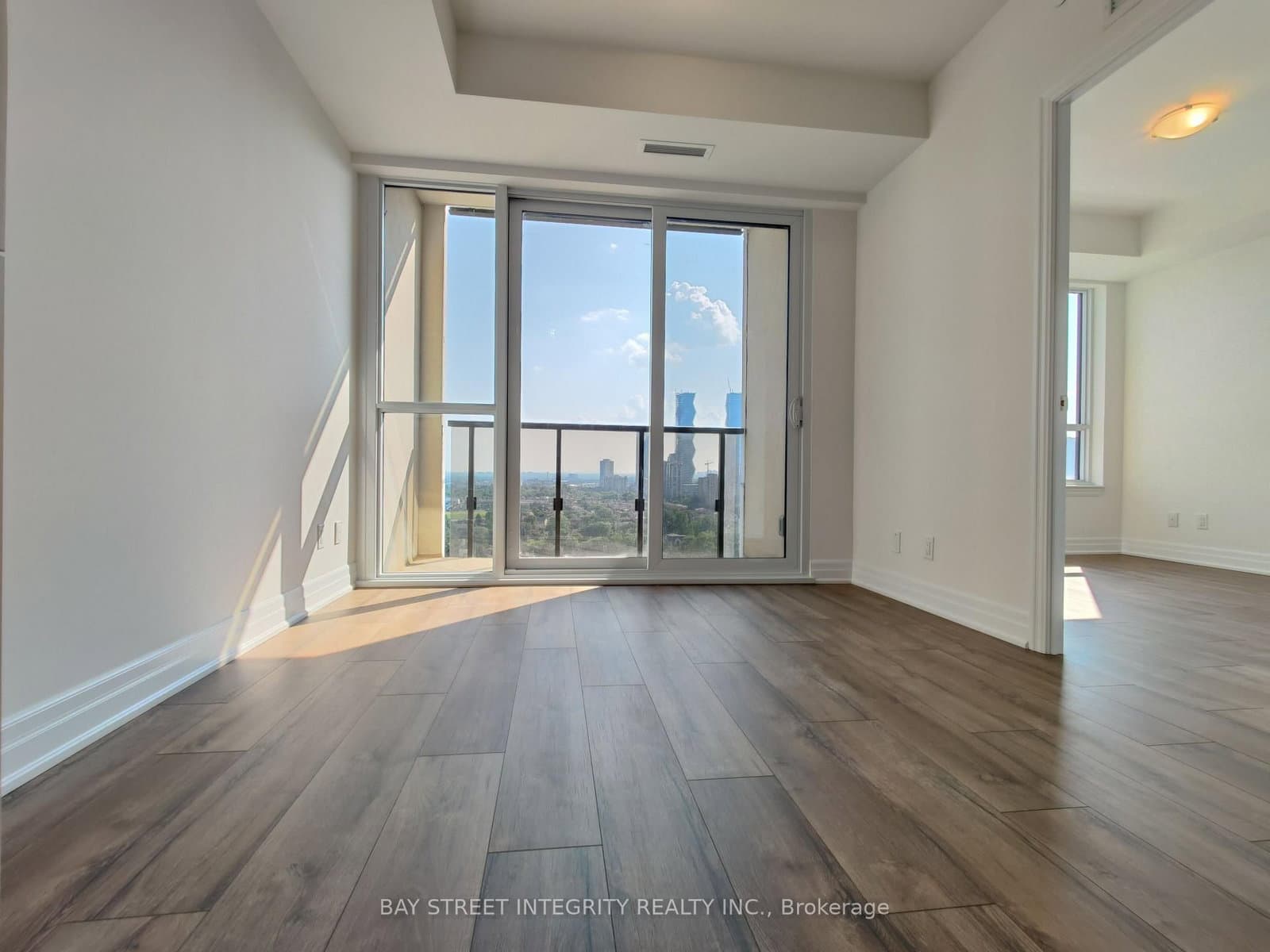 36 ELM Drive W, Unit 2008