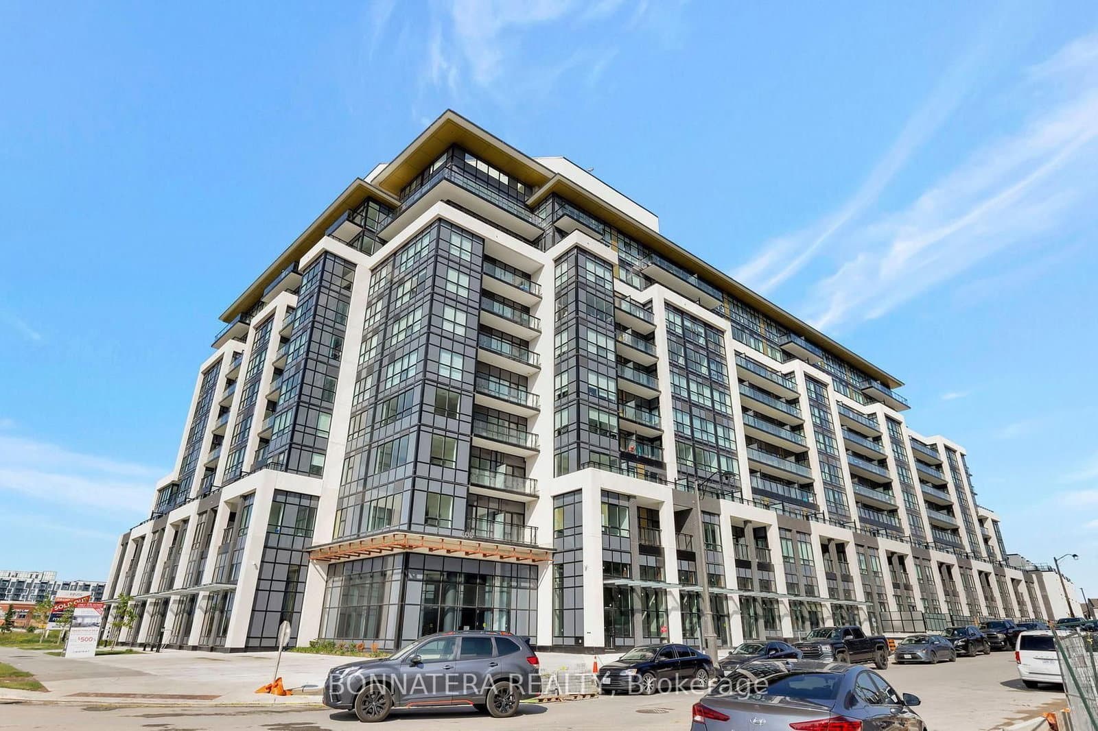 405 Dundas Street W, Unit 818