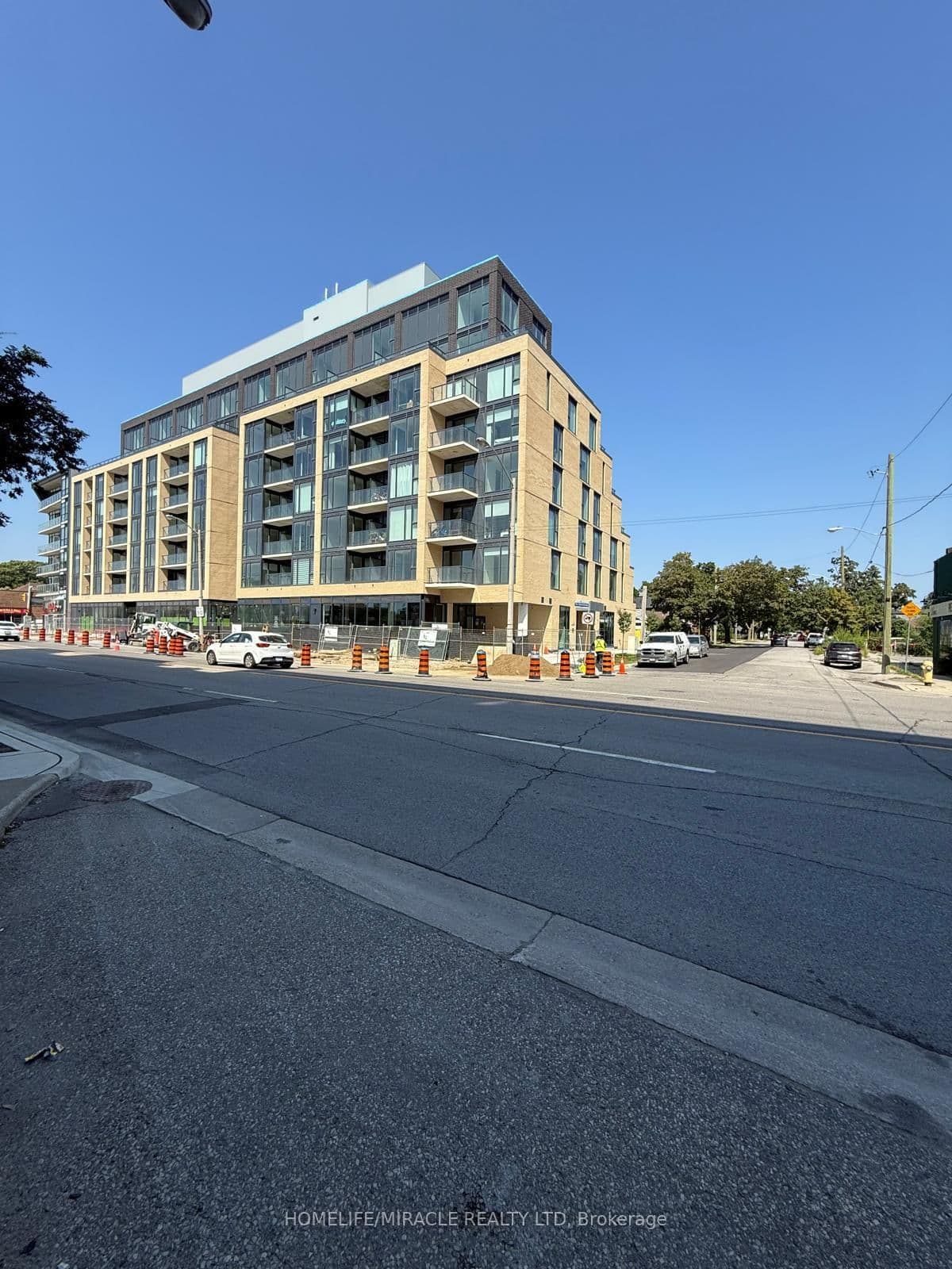 6 Chartwell Road S, Unit 209