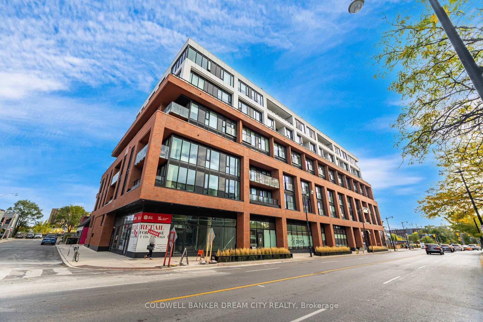 2720 Dundas Street W, Unit 423