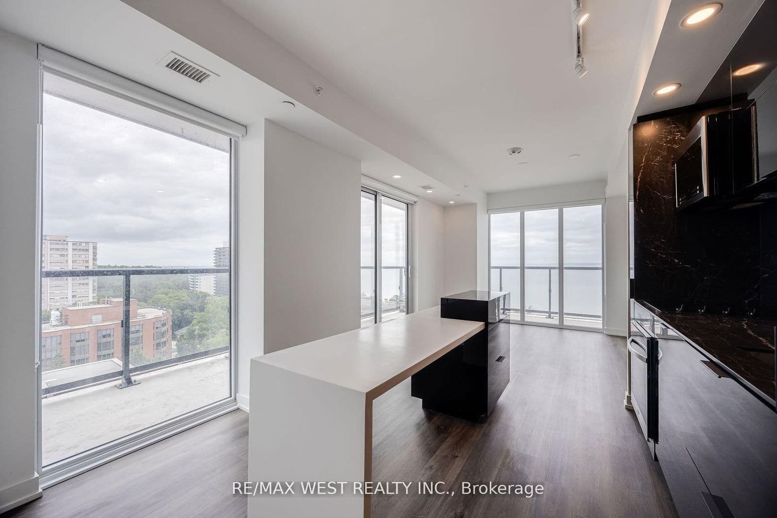 370 Martha Street, Unit 1003