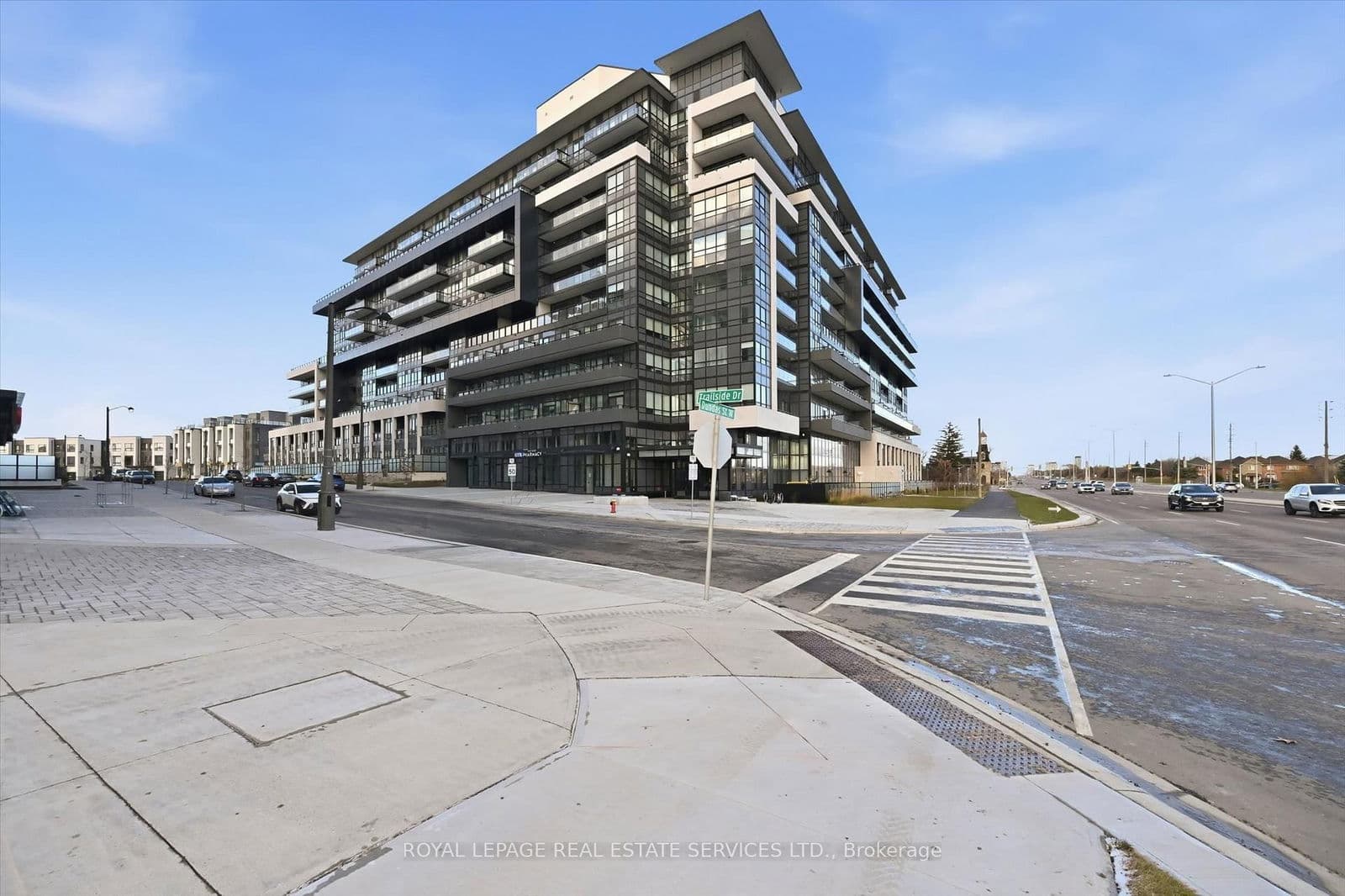 395 Dundas Street W, Unit 603