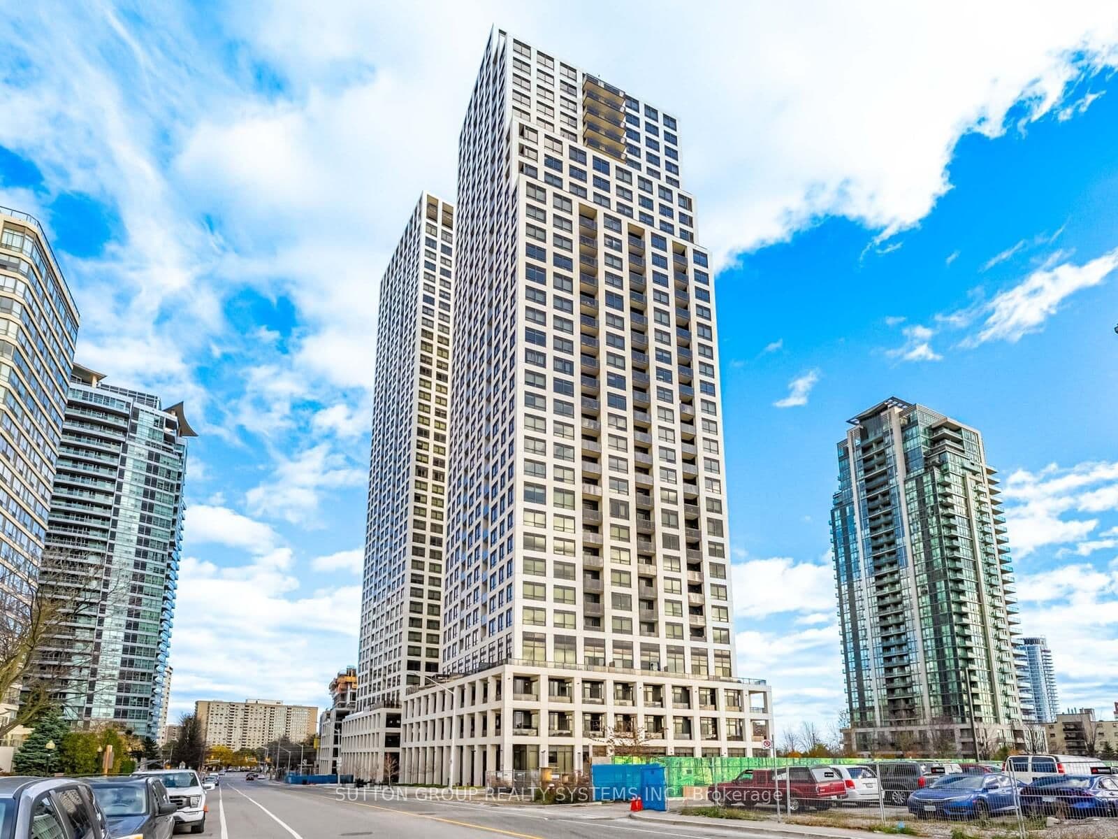 36 Elm Drive W, Unit 3206
