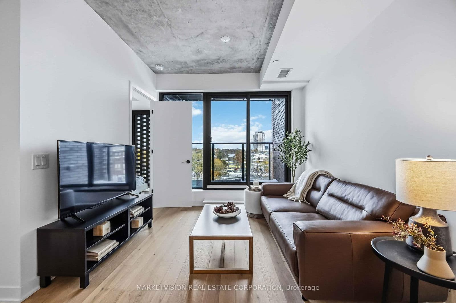 2625 Dundas Street W, Unit 506